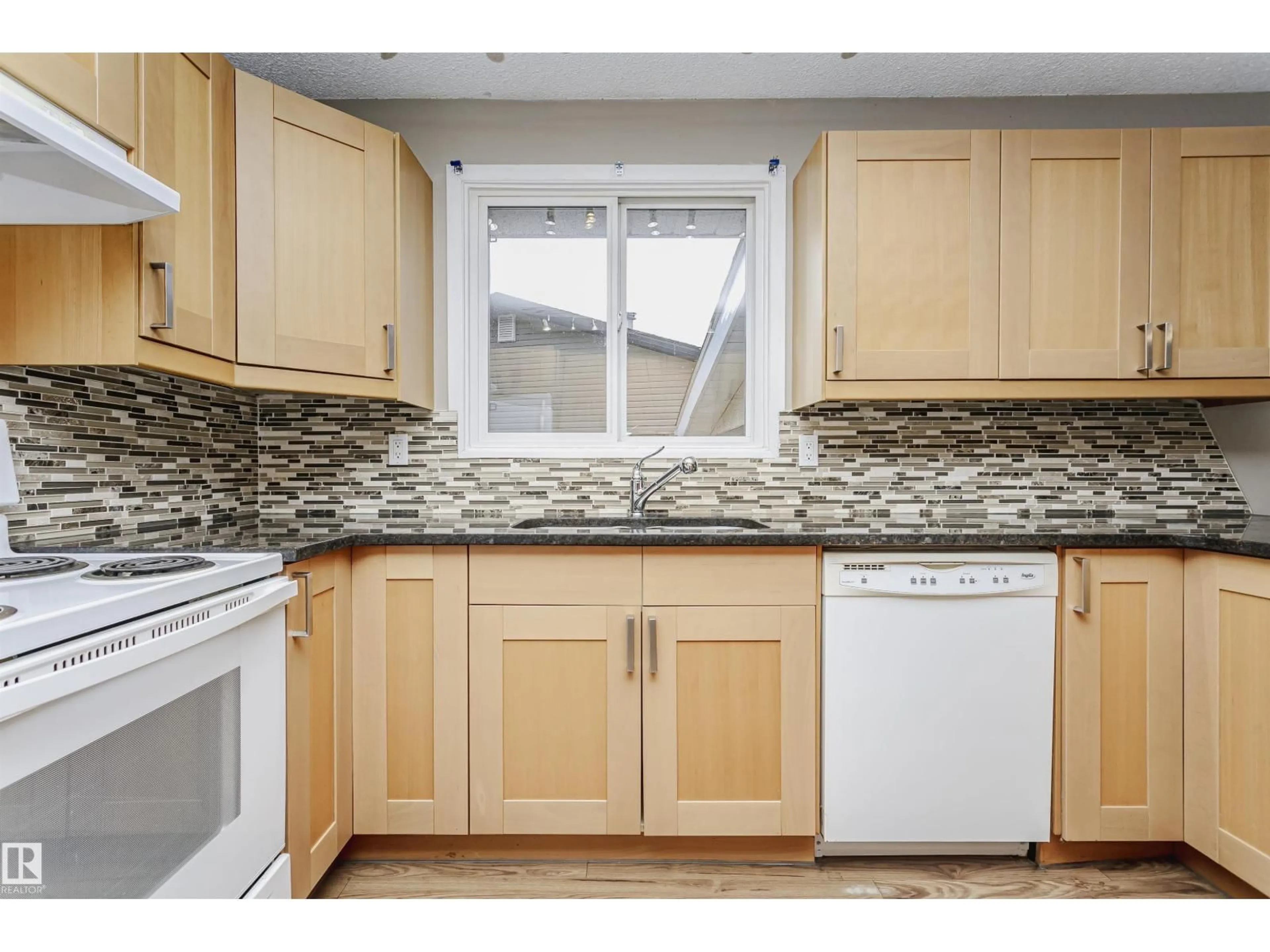 Standard kitchen, wood/laminate floor for 21 CURLEW CR, Sherwood Park Alberta T8A0H3