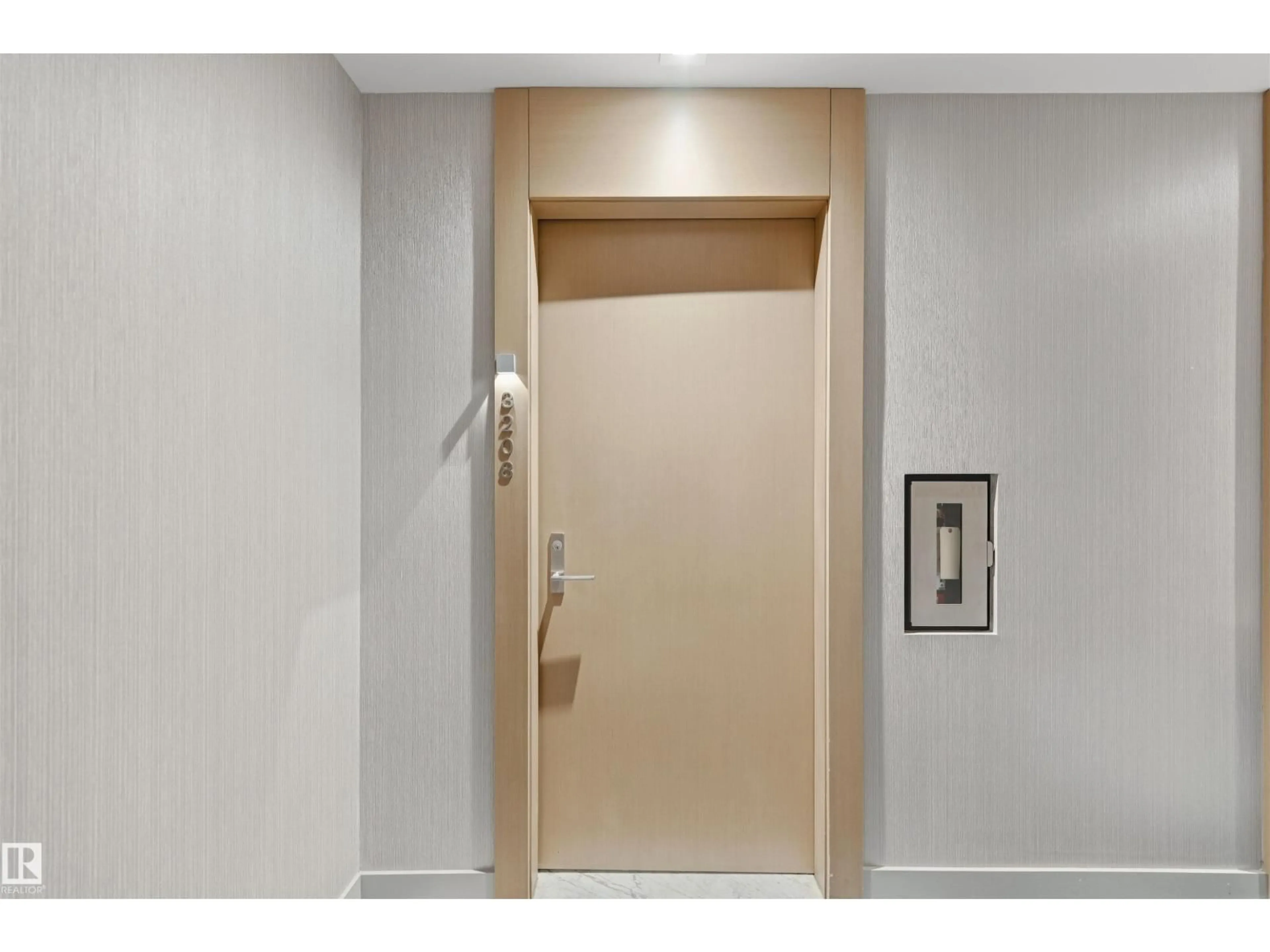 Indoor foyer for 10360 - 3208 102 ST, Edmonton Alberta T5J0K6