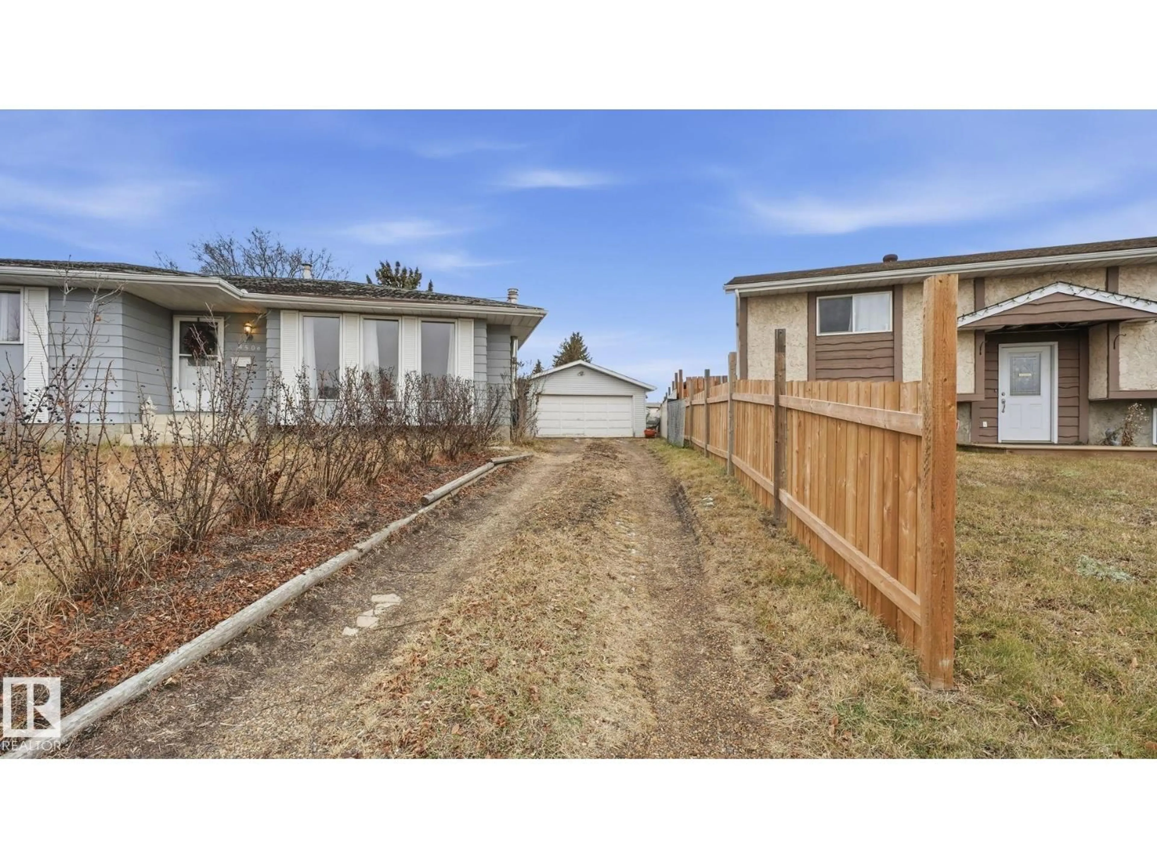 A pic from outside/outdoor area/front of a property/back of a property/a pic from drone, street for 4506 48 S, Gibbons Alberta T0A1N0