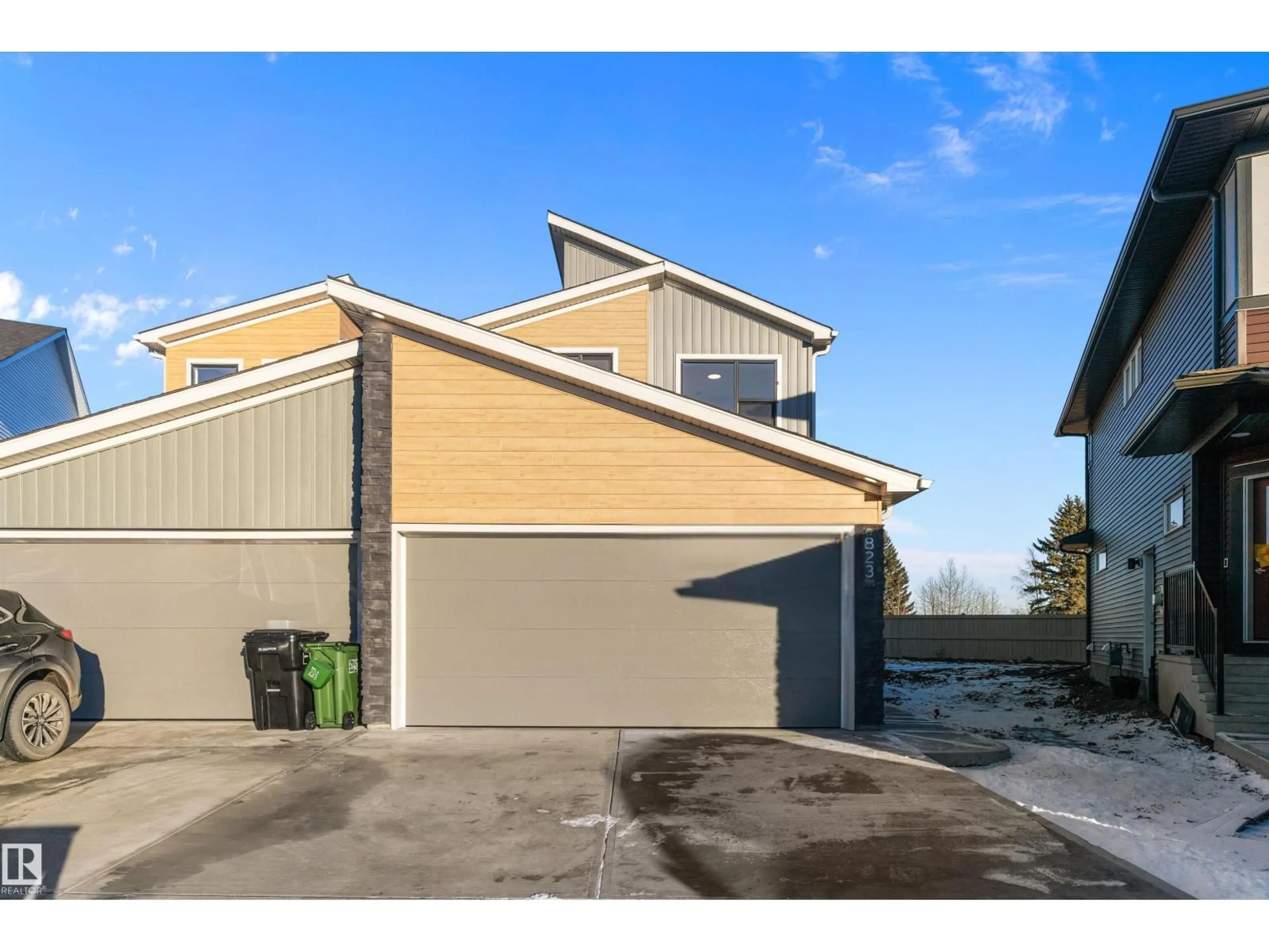 Indoor garage for 823 ROWAN CL, Edmonton Alberta T6X1A2