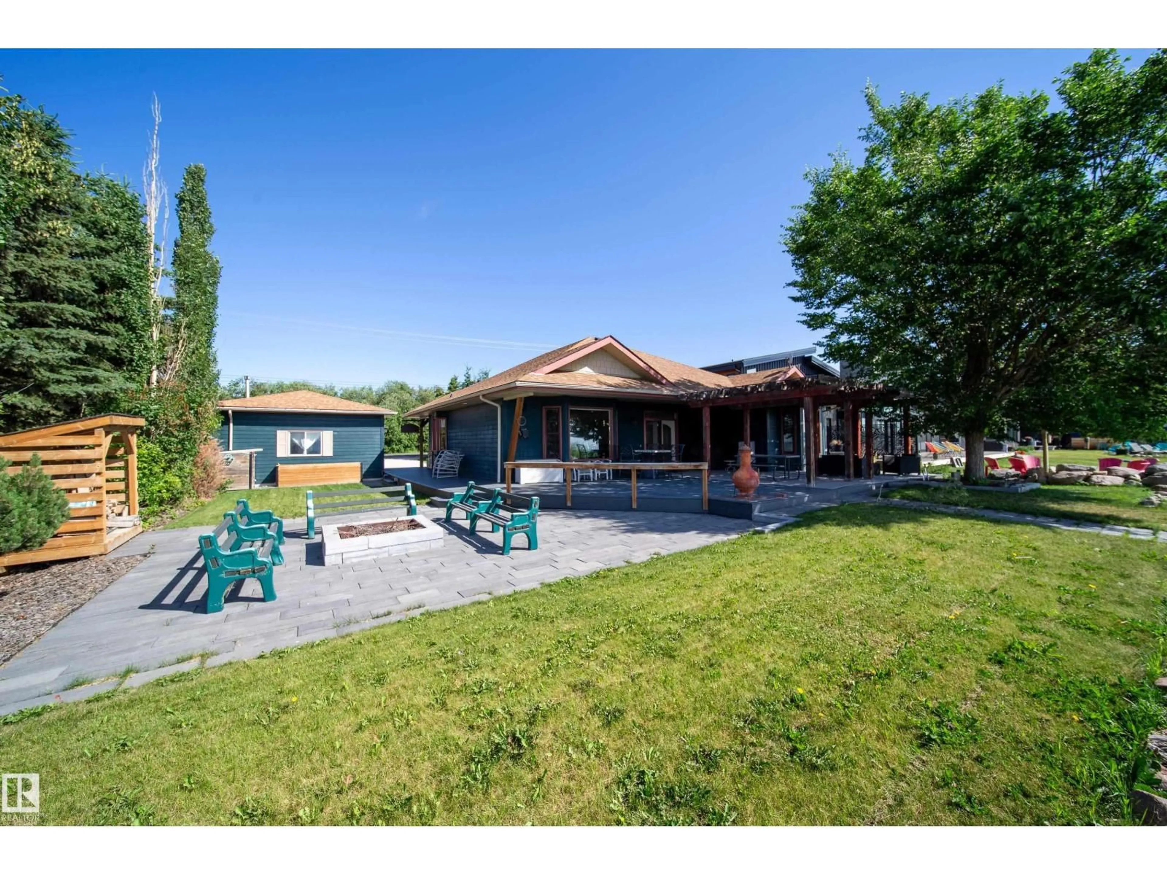 Patio, unknown for 103 ARGENTIA BEACH, Rural Wetaskiwin County Alberta T0C2C0