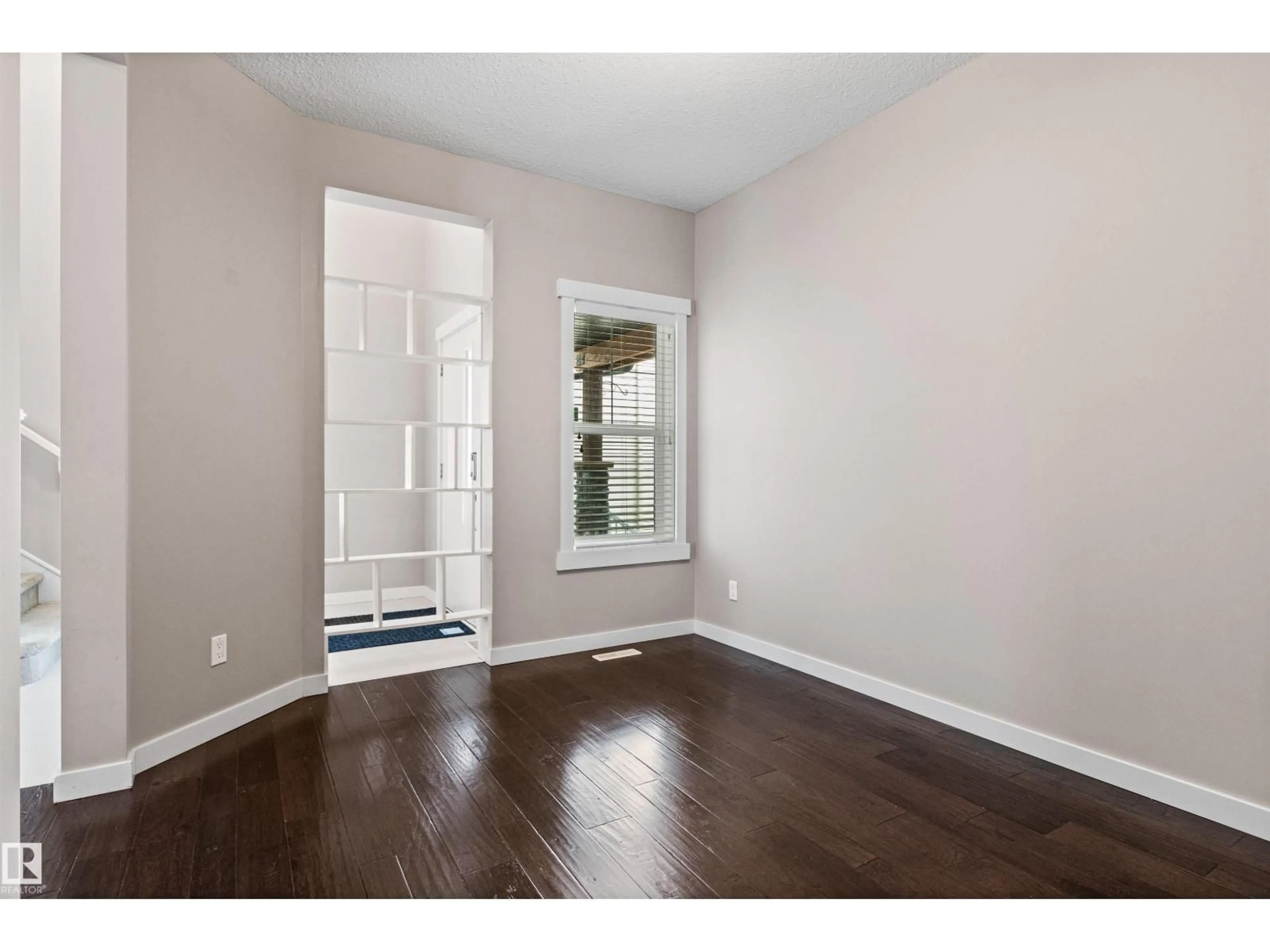 Indoor entryway for SW - 3952 CLAXTON LO, Edmonton Alberta T6W1Y7