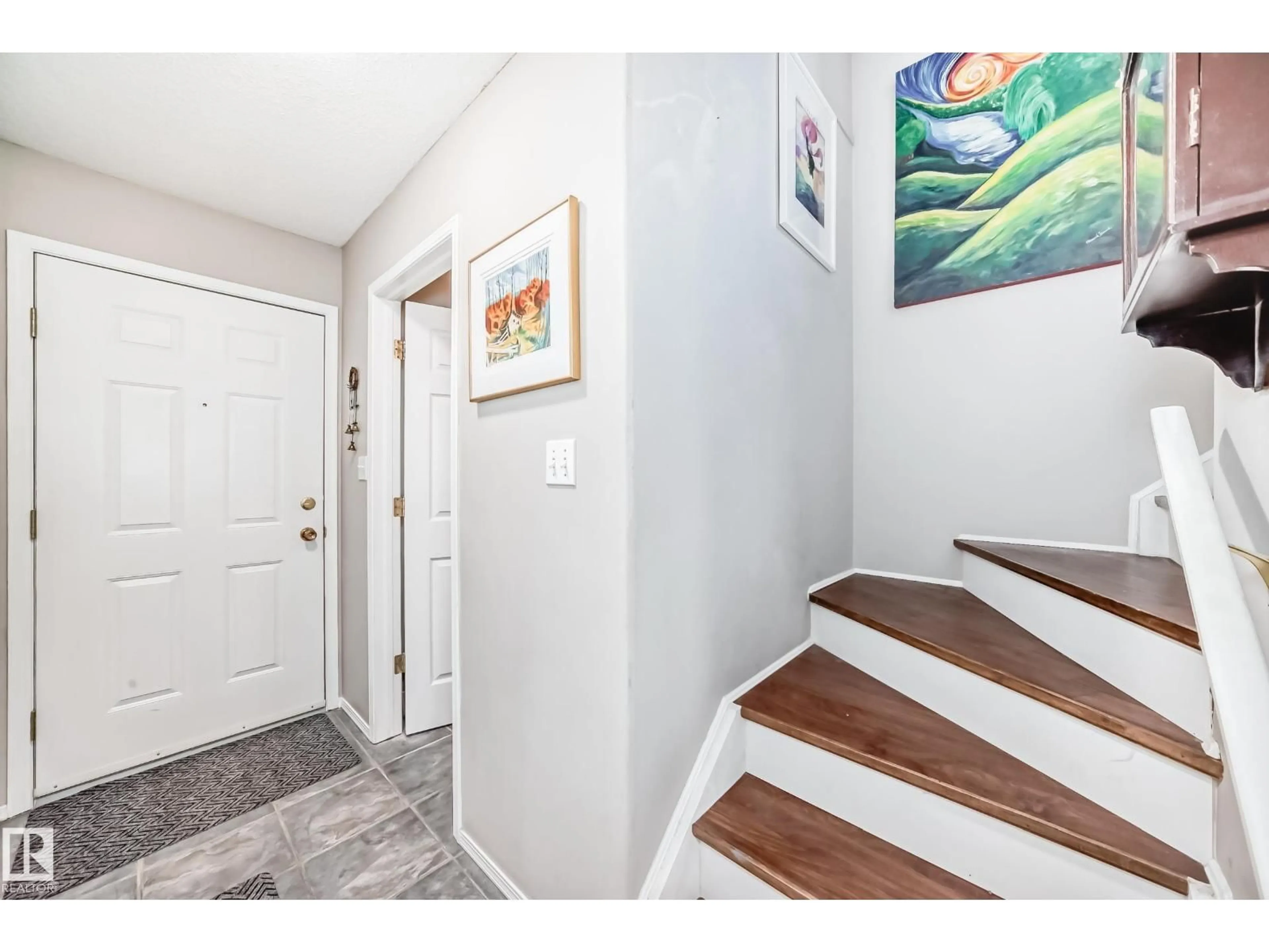 Indoor entryway for 121 BULYEA RD, Edmonton Alberta T6R2M9