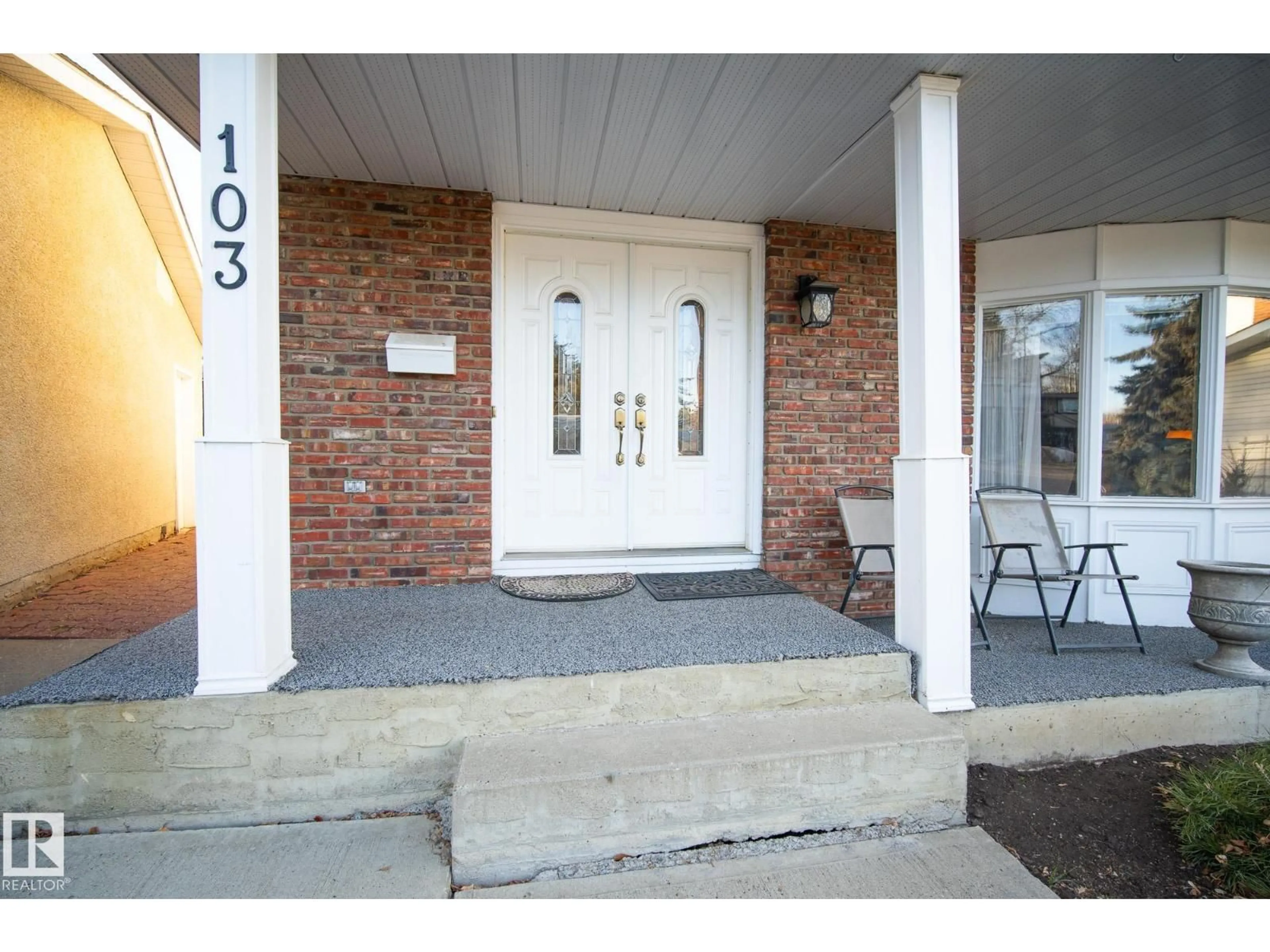 Indoor foyer for 103 MANOR PL, Sherwood Park Alberta T8A0S9