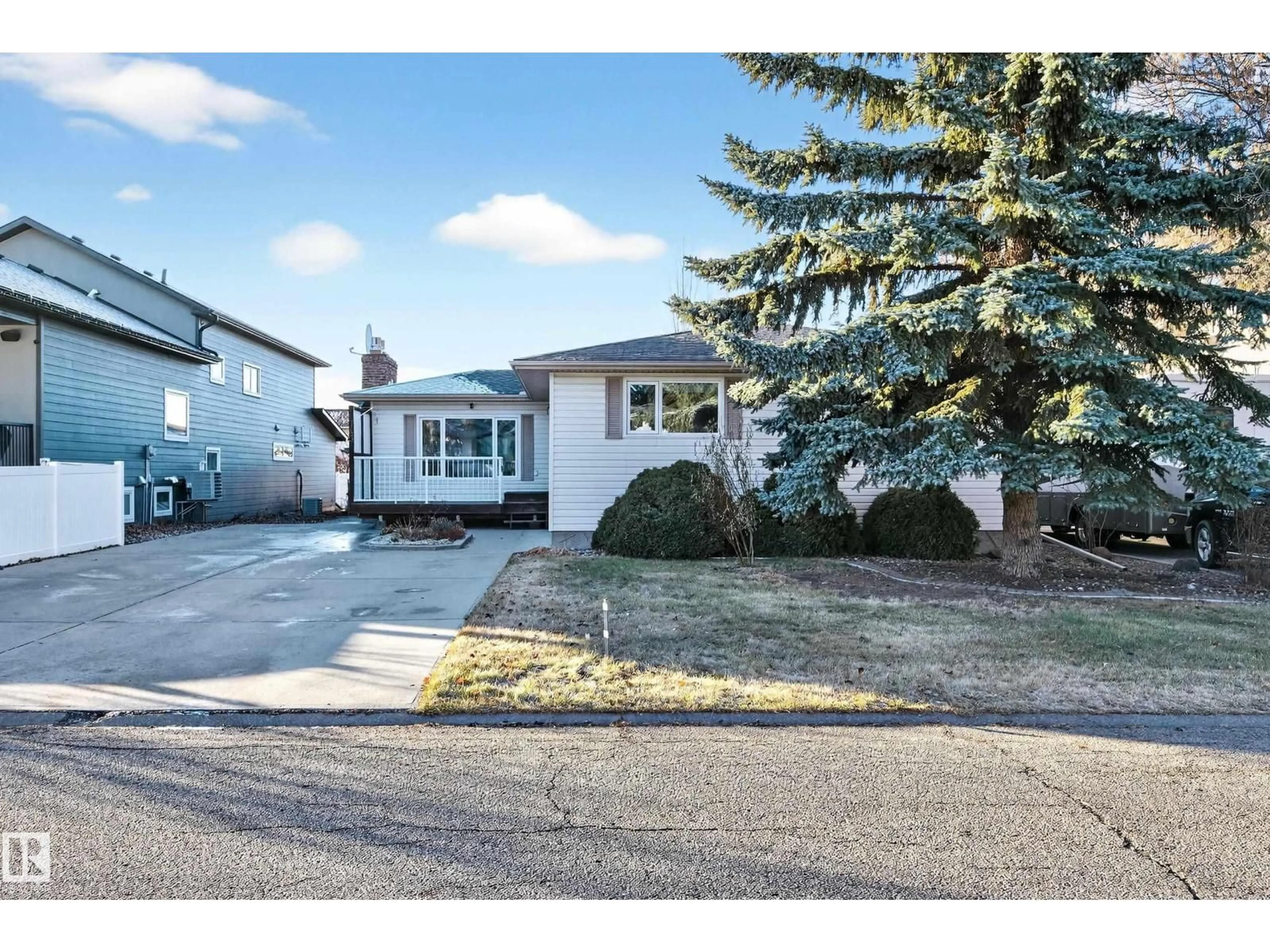 Home with vinyl exterior material, street for 743 LEE RIDGE RD, Edmonton Alberta T6K0P6