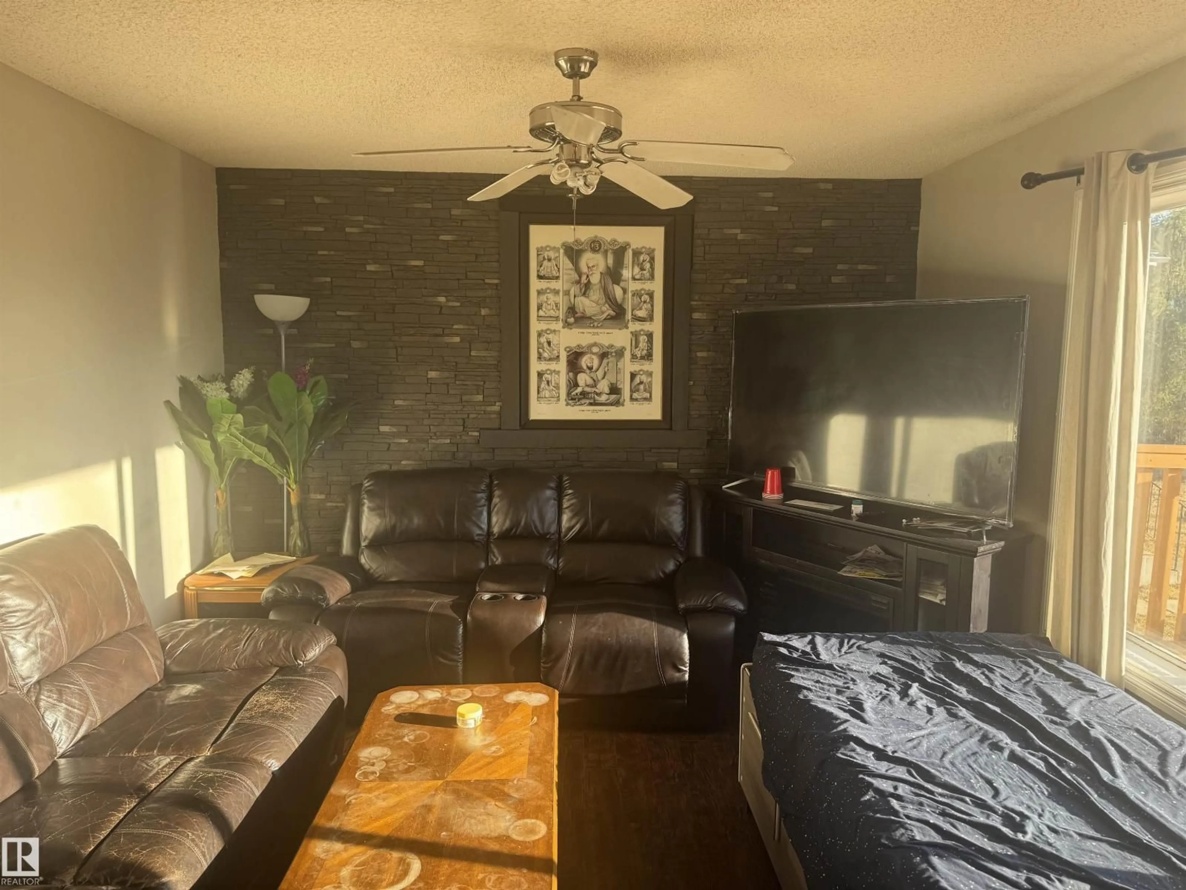 A pic of a room for 4524 20 AV, Edmonton Alberta T6L4E8