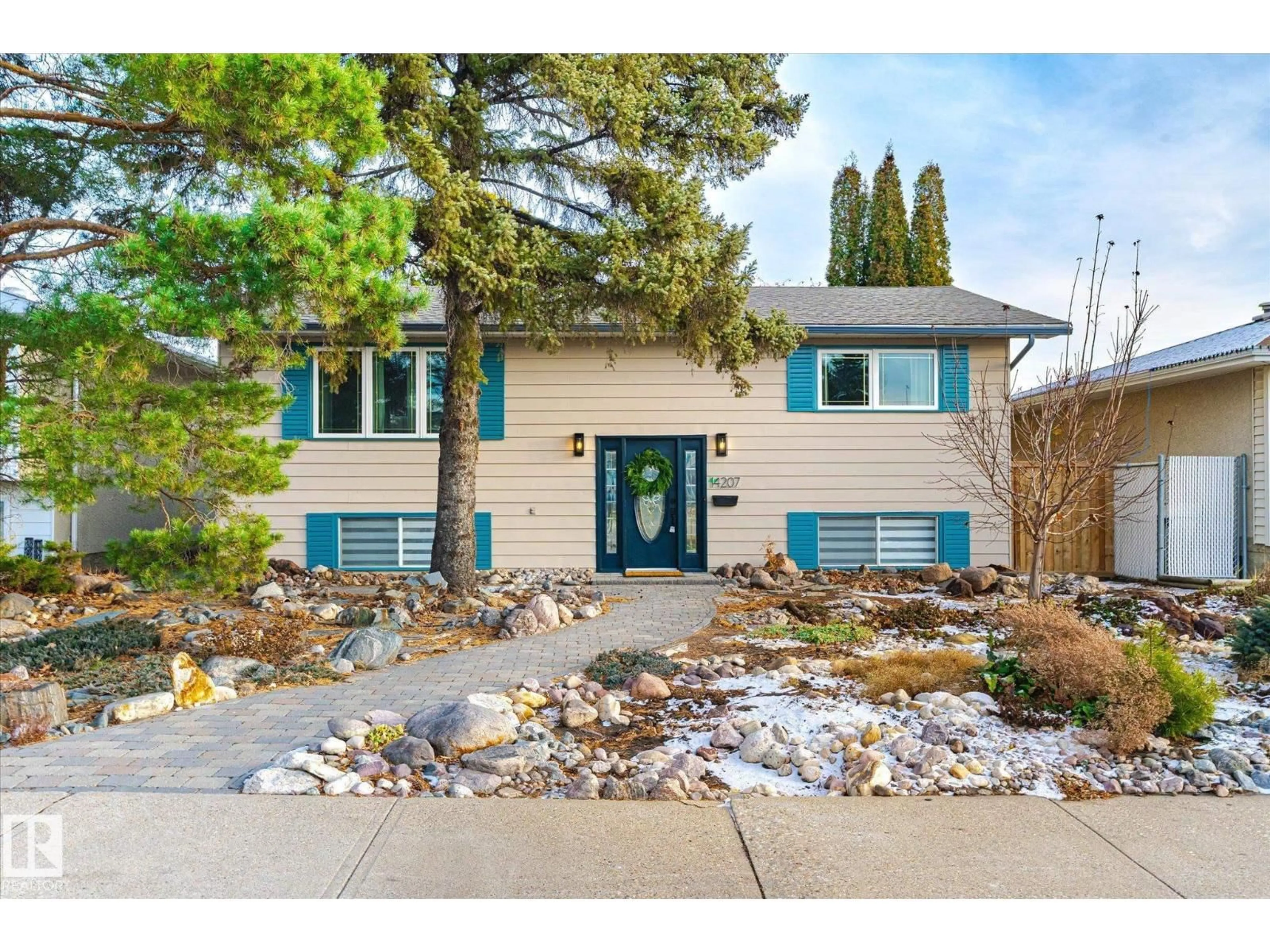 Home with vinyl exterior material, street for 14207 71 ST, Edmonton Alberta T5C0N5