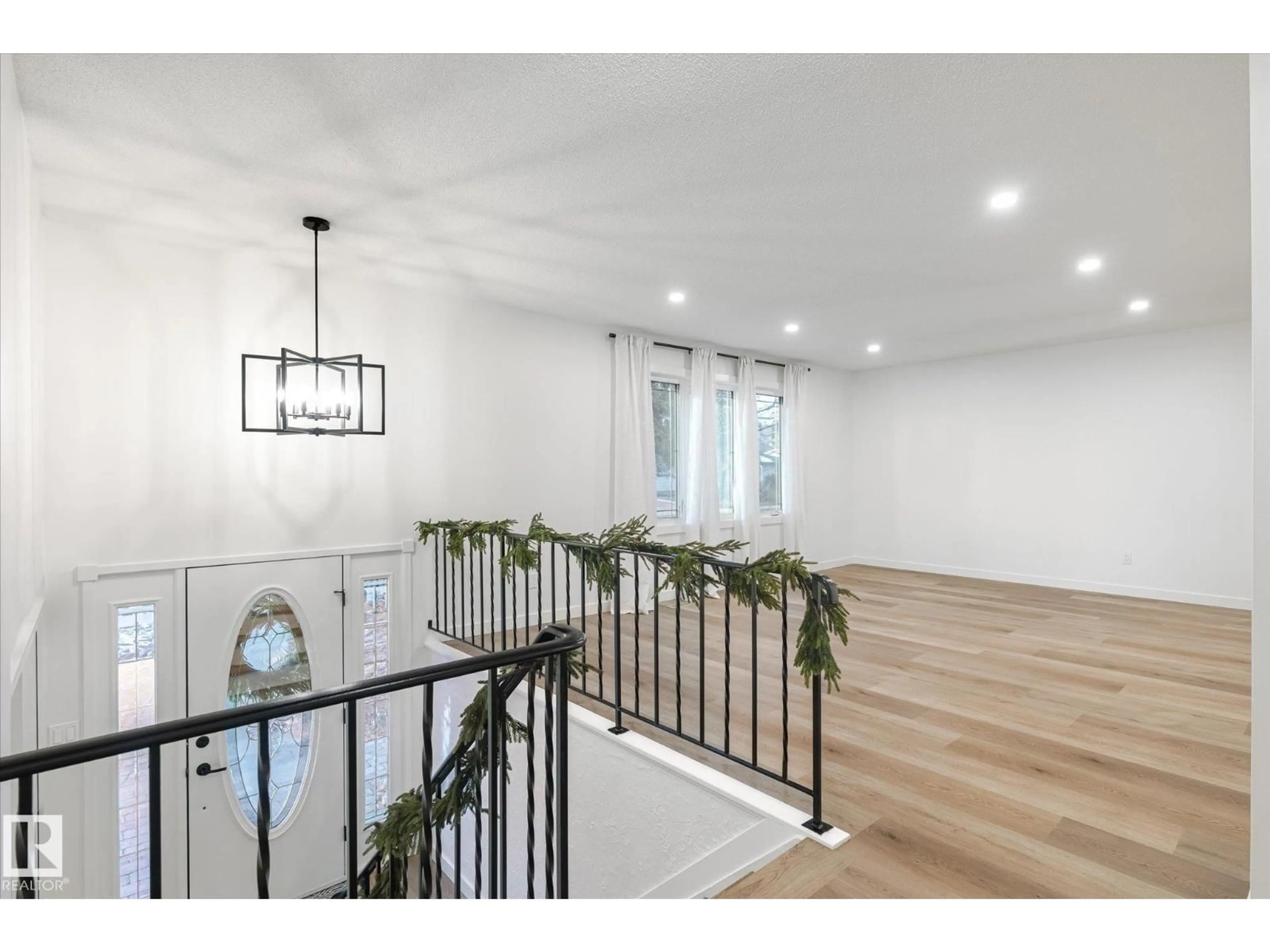 Indoor entryway for 14207 71 ST, Edmonton Alberta T5C0N5