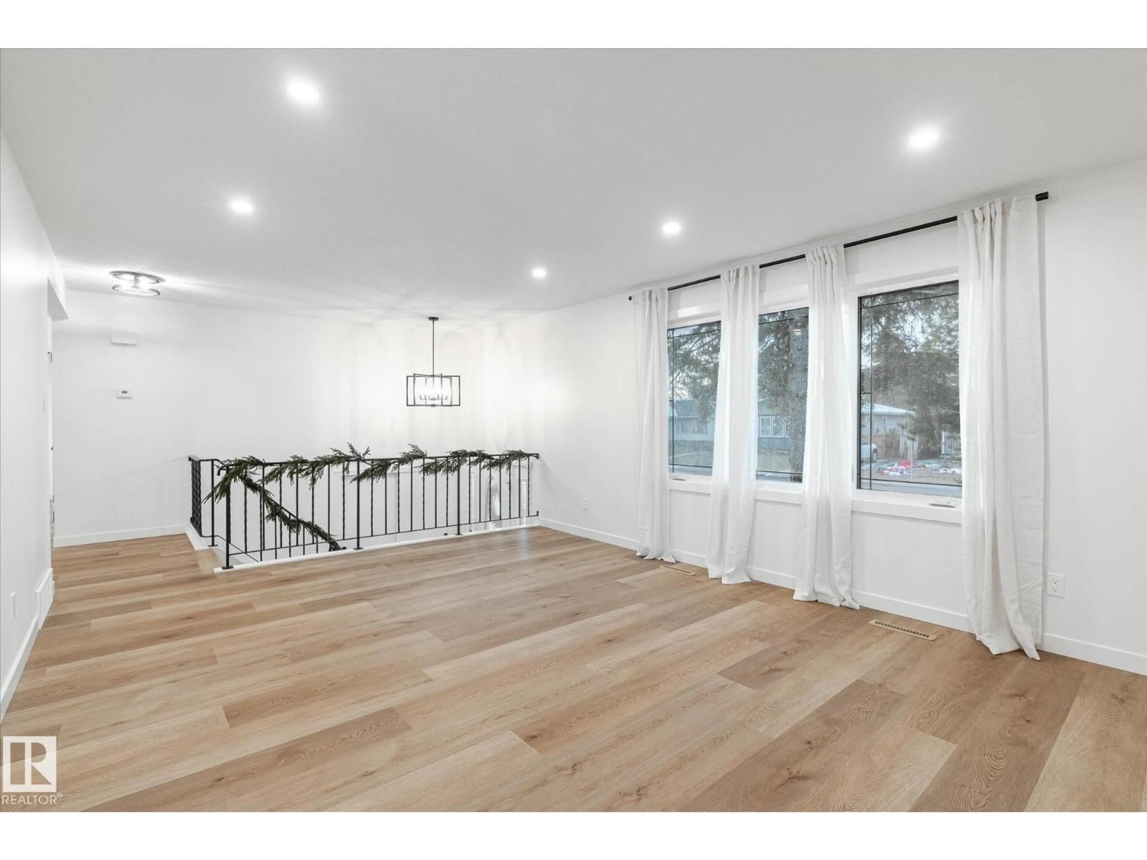 Unknown for 14207 71 ST, Edmonton Alberta T5C0N5