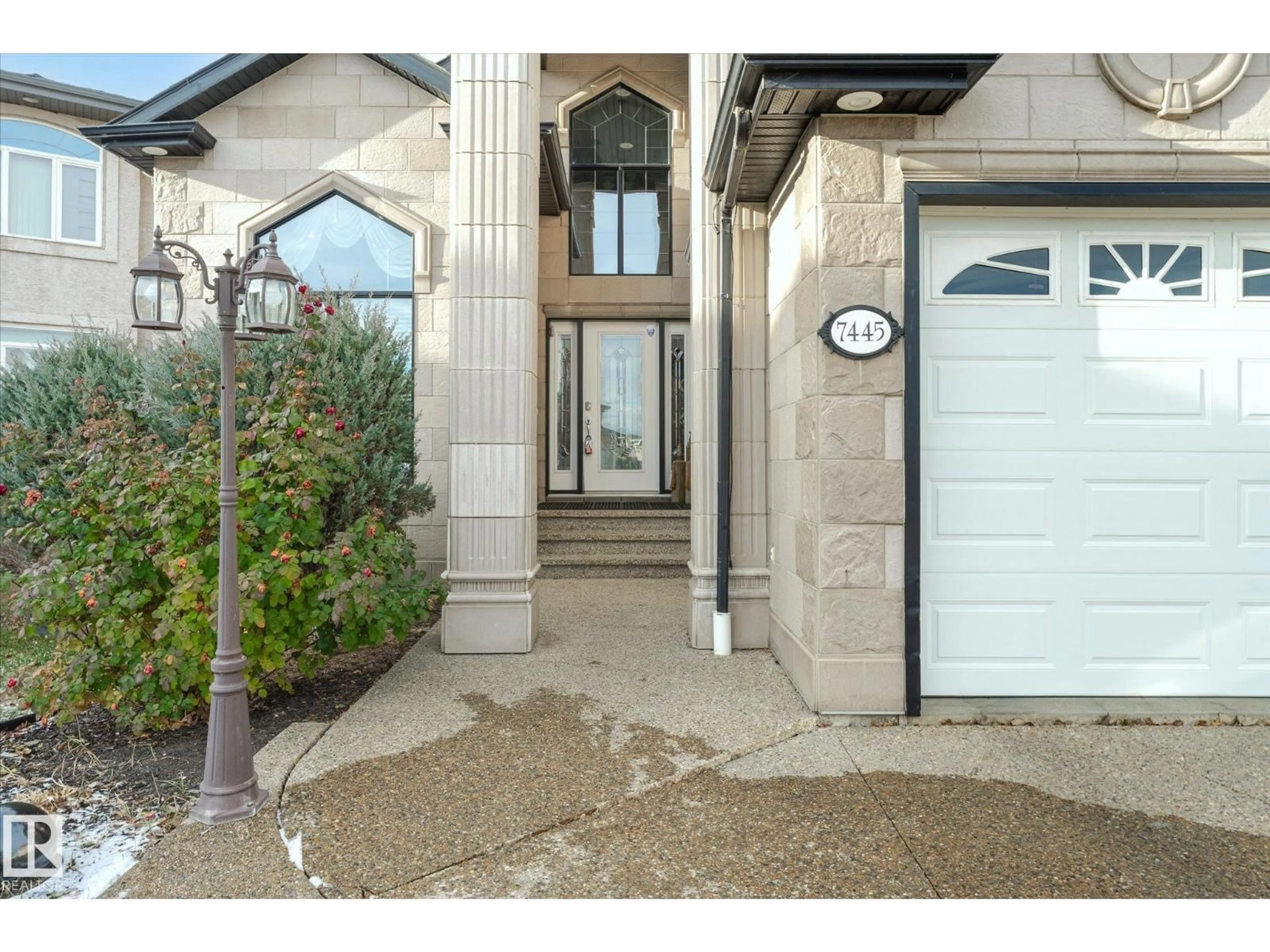 Indoor entryway for NW - 7445 162 AV, Edmonton Alberta T5Z3S7