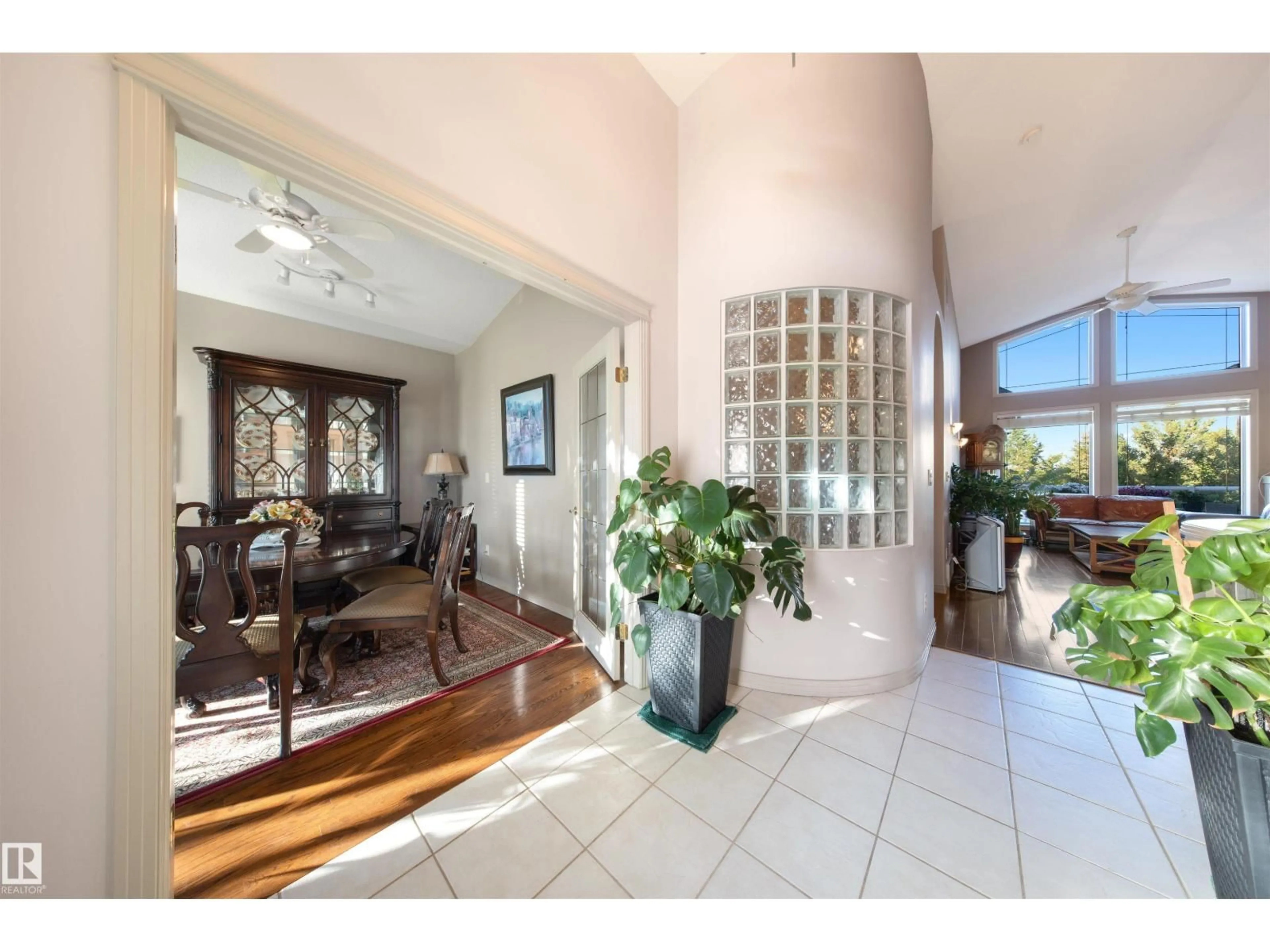 Indoor entryway for 201 ERIN RIDGE DR, St. Albert Alberta T8N6Z3