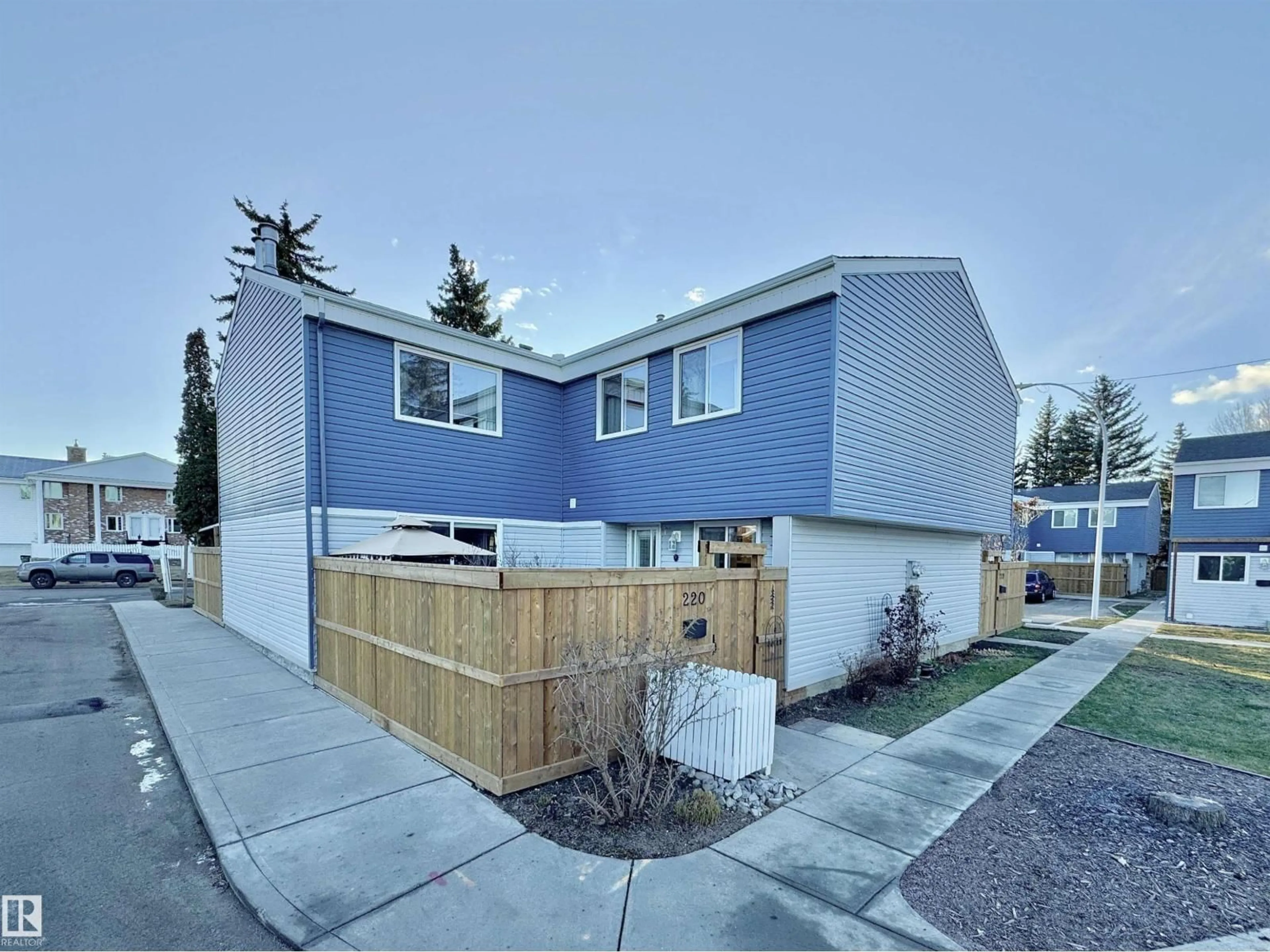 Home with vinyl exterior material, street for 220 14707 53 AV NW, Edmonton Alberta T6H5C9