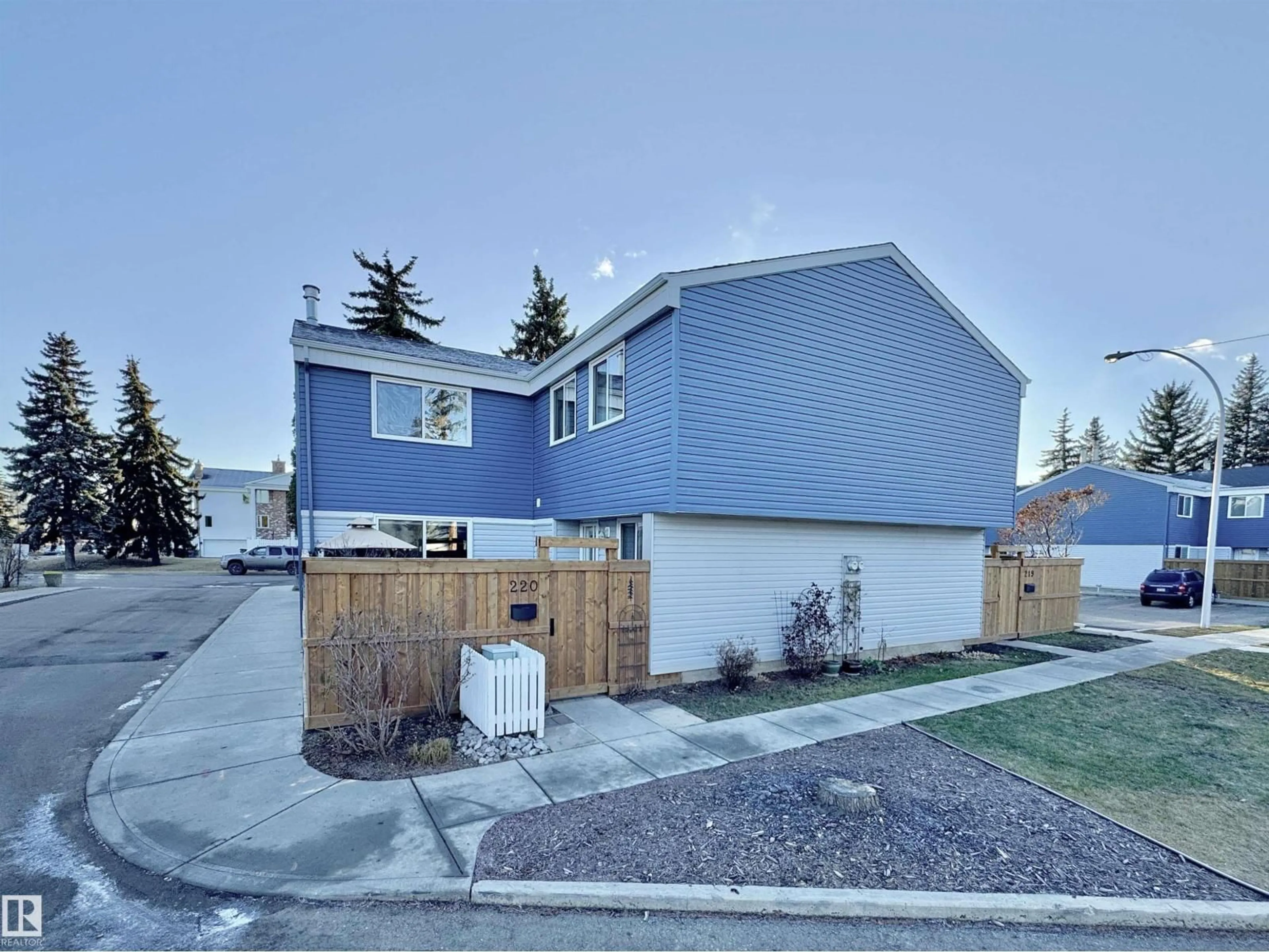 Home with vinyl exterior material, street for 220 14707 53 AV NW, Edmonton Alberta T6H5C9