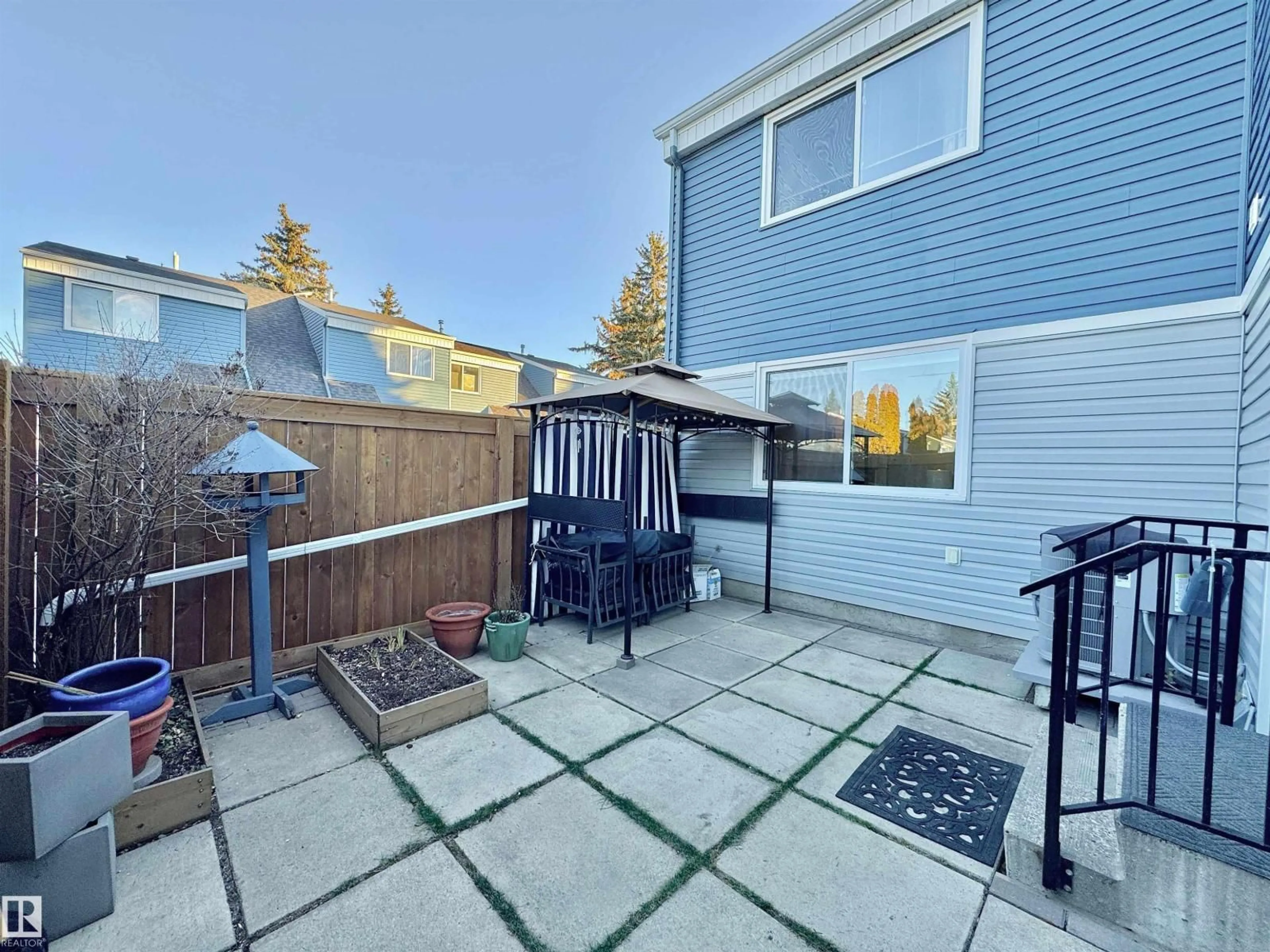 Patio, unknown for 220 14707 53 AV NW, Edmonton Alberta T6H5C9