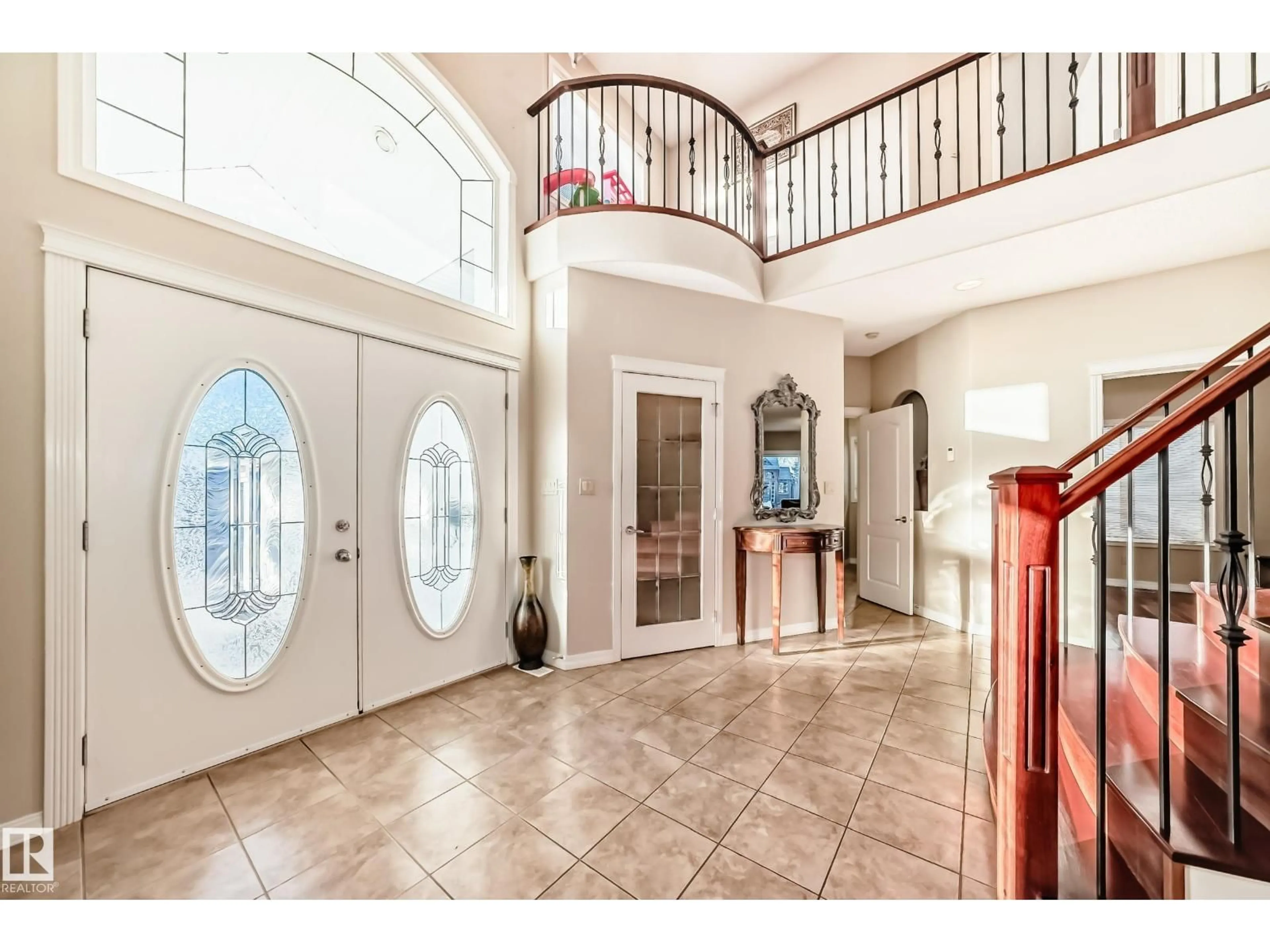 Indoor entryway for 203 DARLINGTON CR, Edmonton Alberta T6M2T2