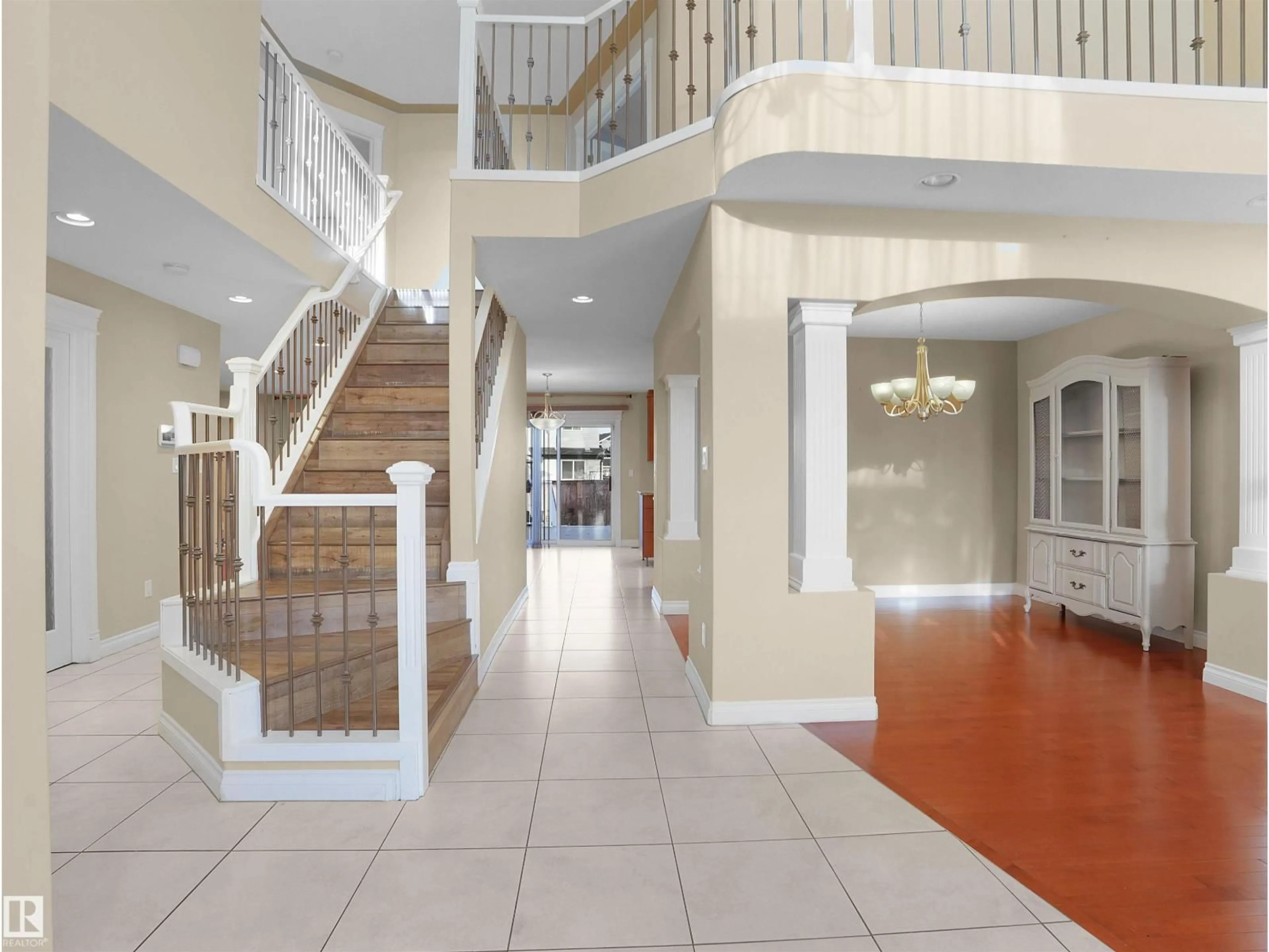 Indoor foyer for 4534 162 AV, Edmonton Alberta T5Y0H1