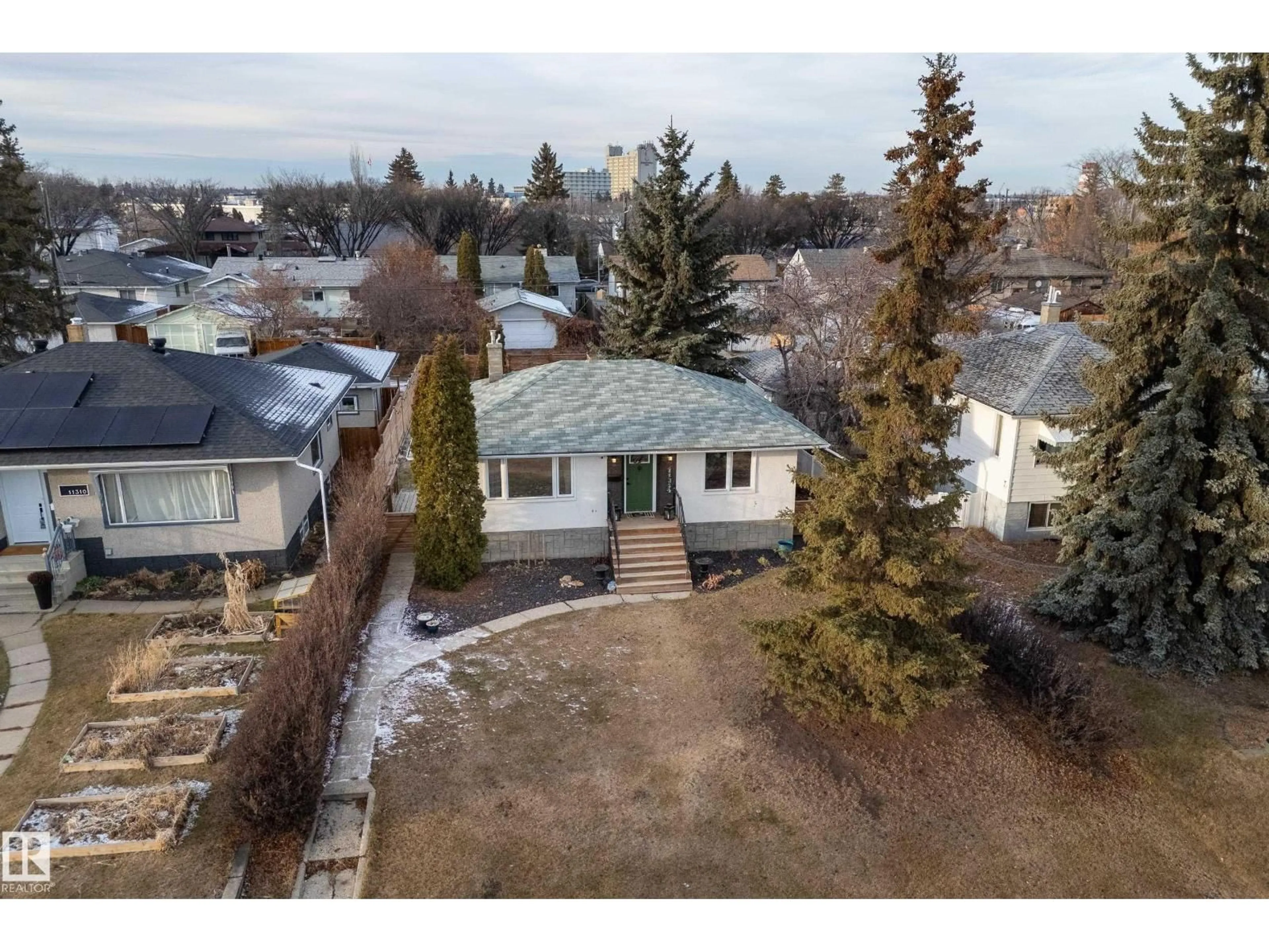 A pic from outside/outdoor area/front of a property/back of a property/a pic from drone, street for NW - 11314 115 ST, Edmonton Alberta T5G2V4