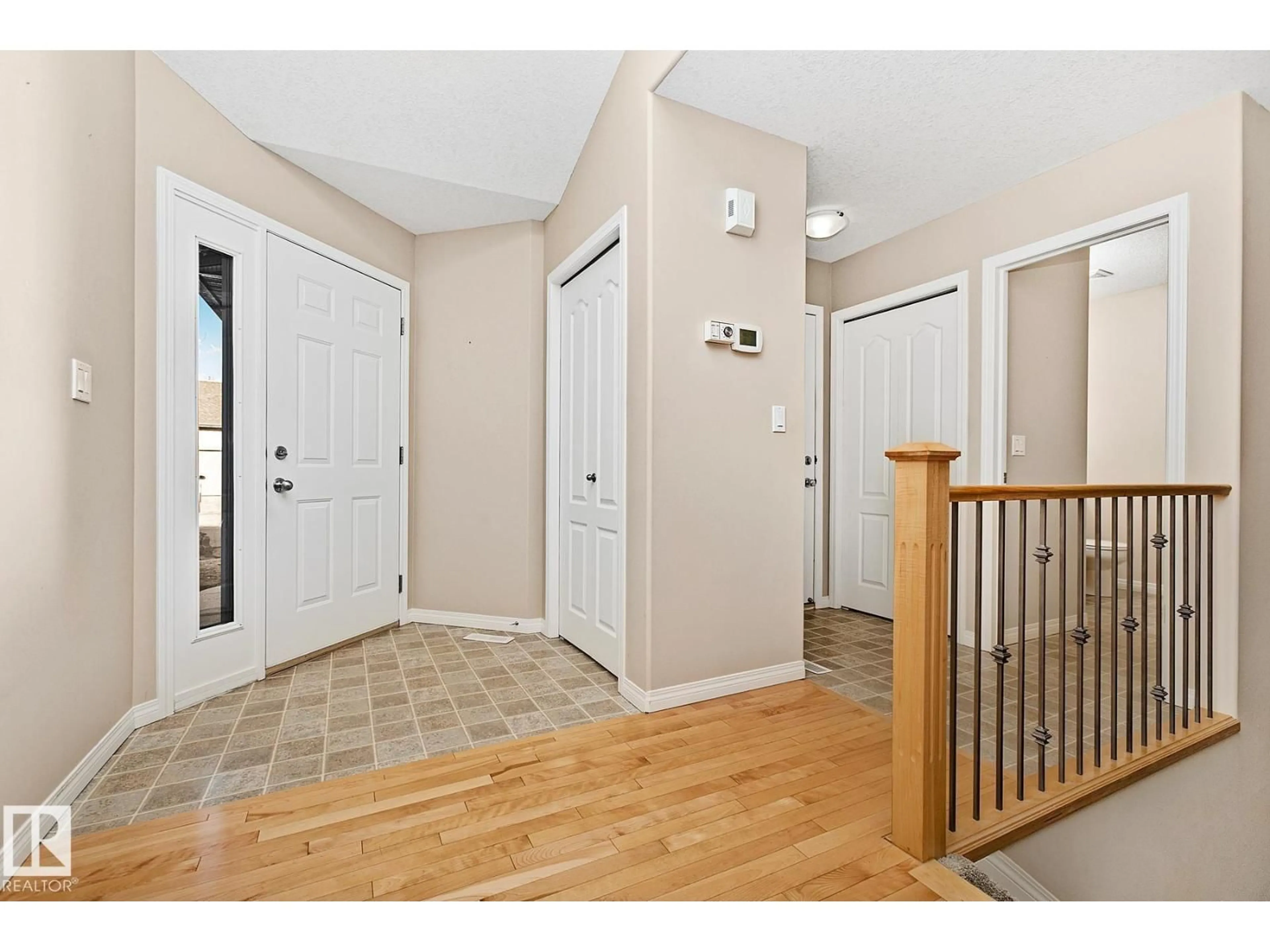 Indoor entryway for 18 - 29 CHARLTON WY, Sherwood Park Alberta T8H2L6