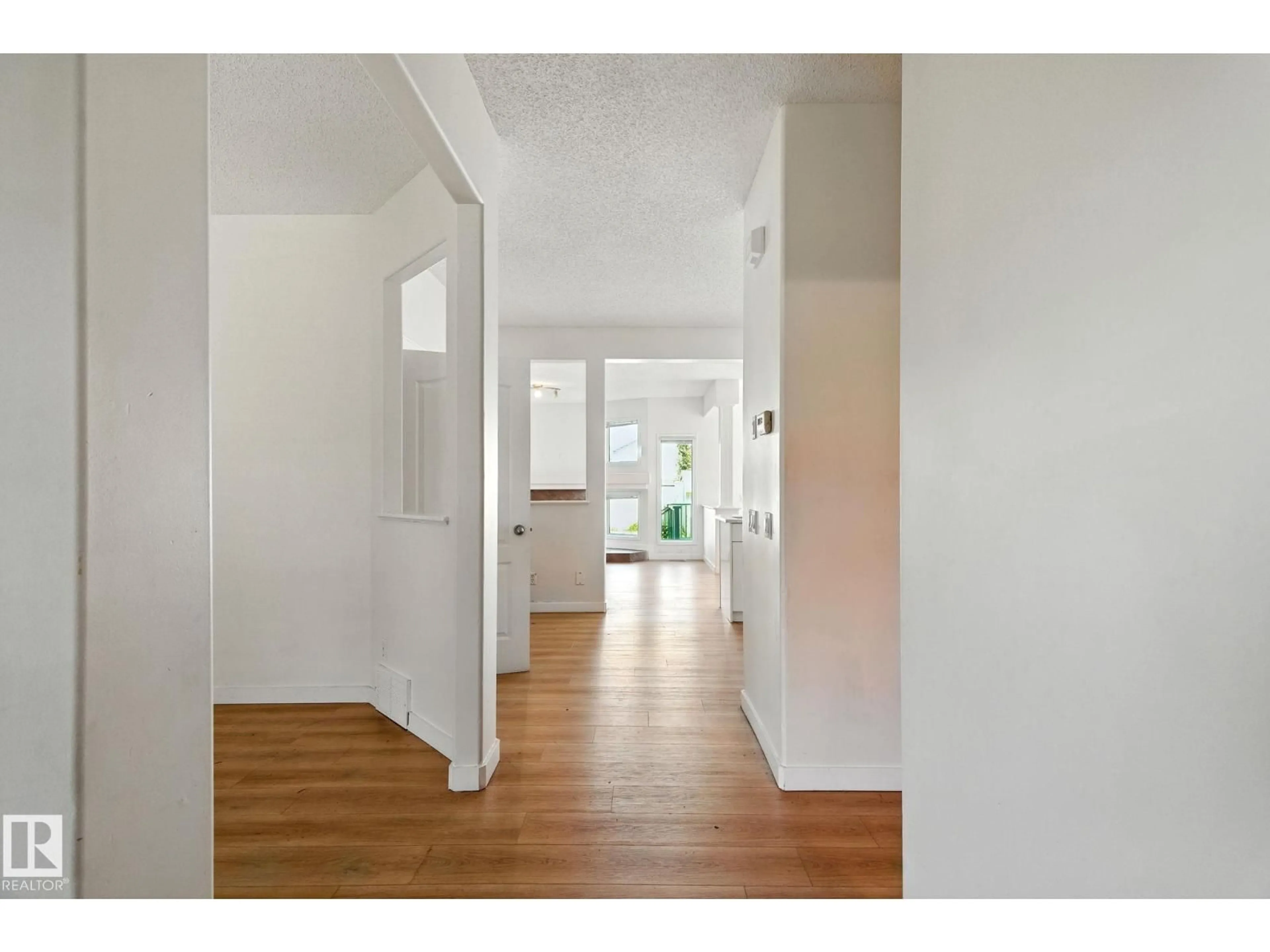 Unknown for SW - 7836 7 AV, Edmonton Alberta T6X1N3