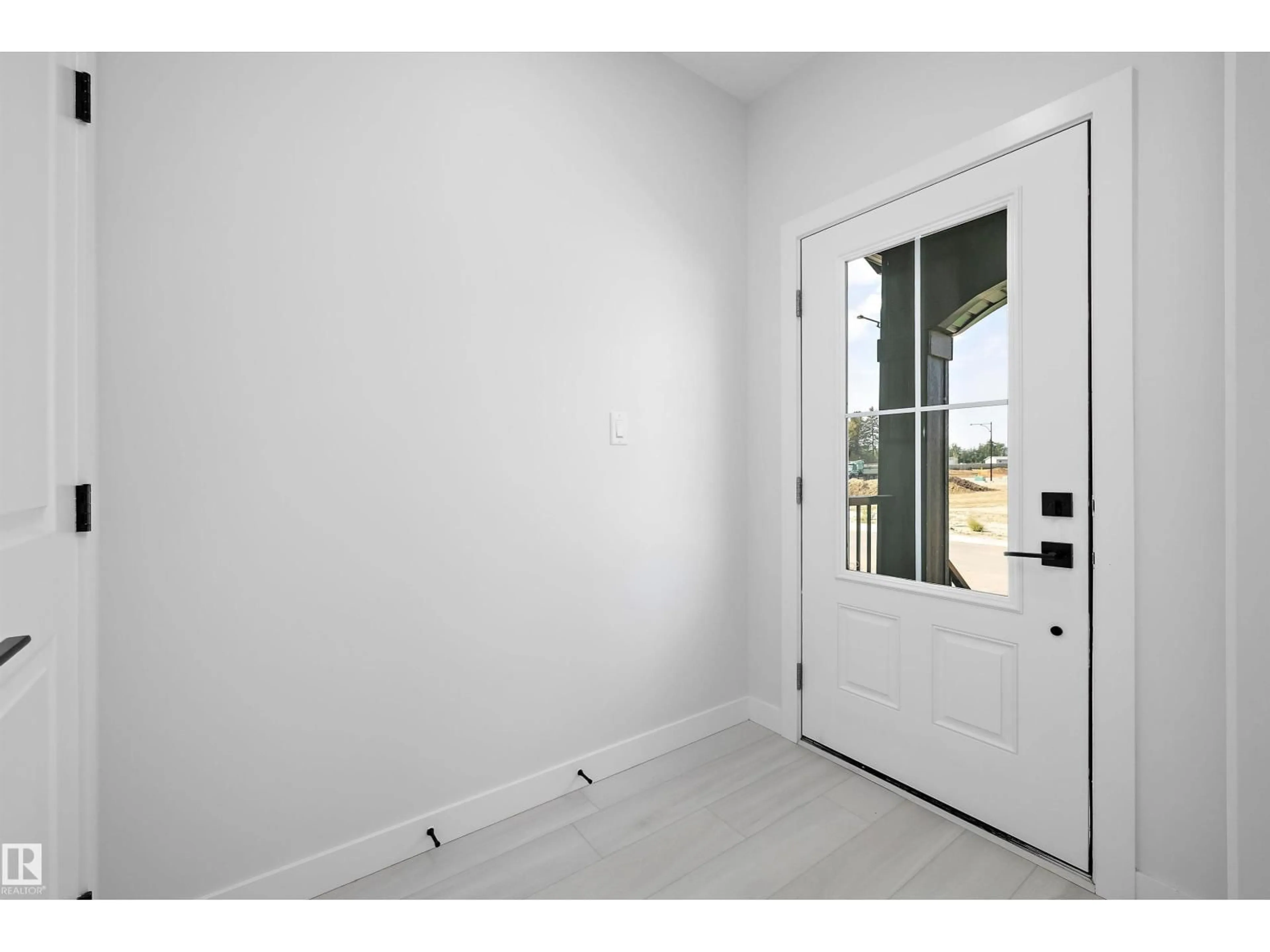 Indoor entryway for 2109 CROSSBILL LN, Edmonton Alberta T5S0W3