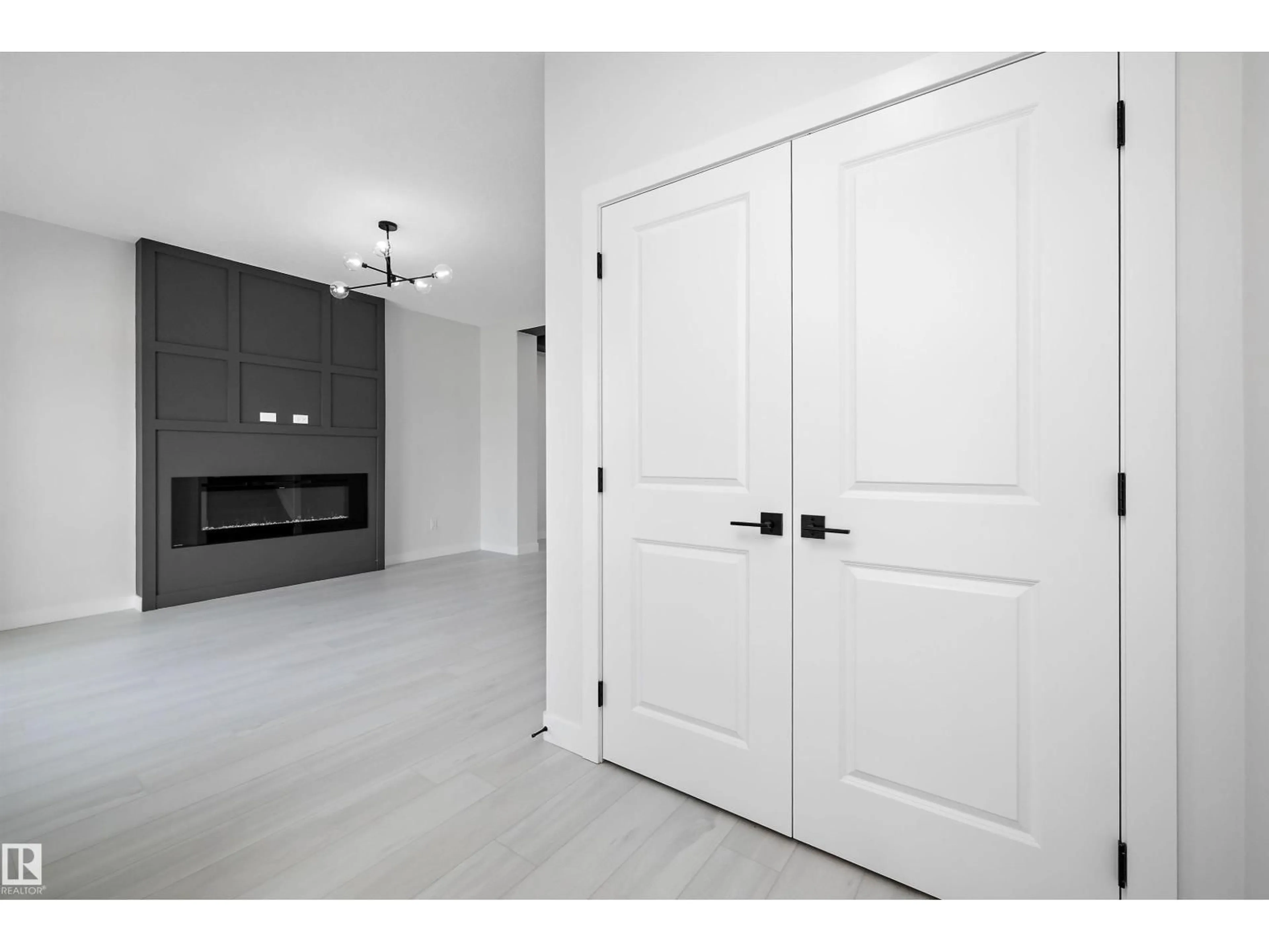 Indoor entryway for 2109 CROSSBILL LN, Edmonton Alberta T5S0W3