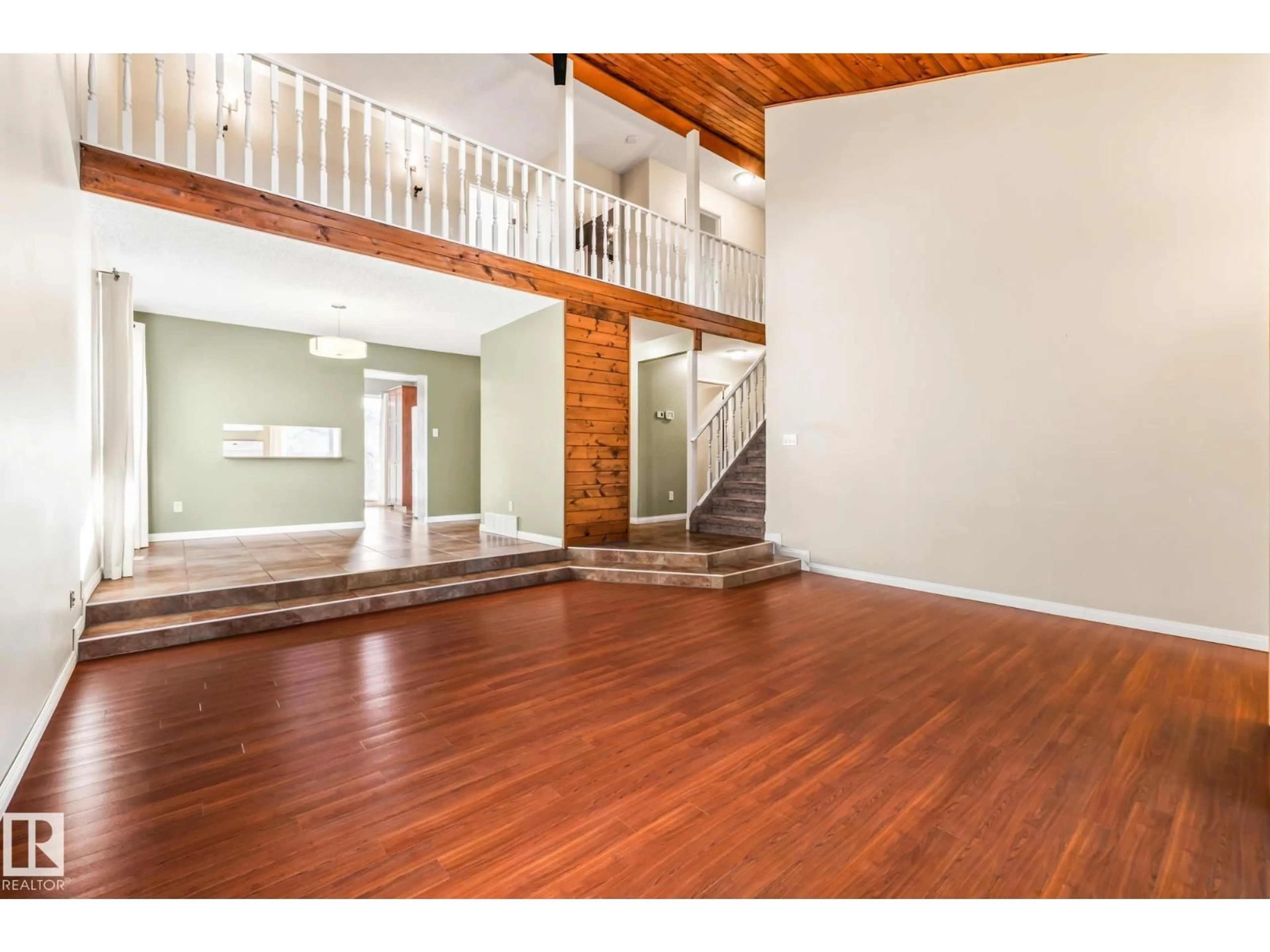 Indoor foyer for 11907 164 AV, Edmonton Alberta T5X5C1