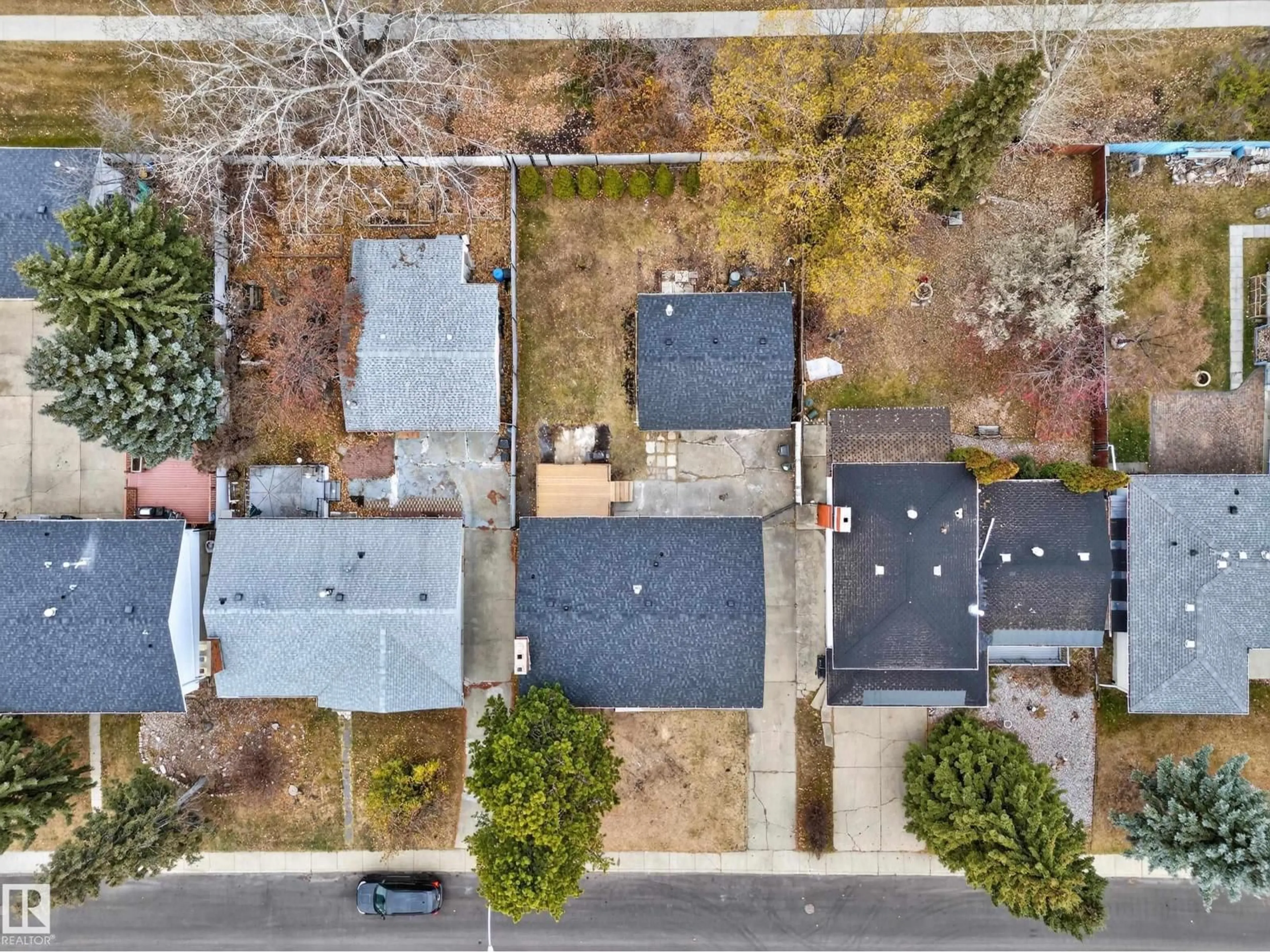 A pic from outside/outdoor area/front of a property/back of a property/a pic from drone, street for 7820 22 AVE, Edmonton Alberta T6K2E3