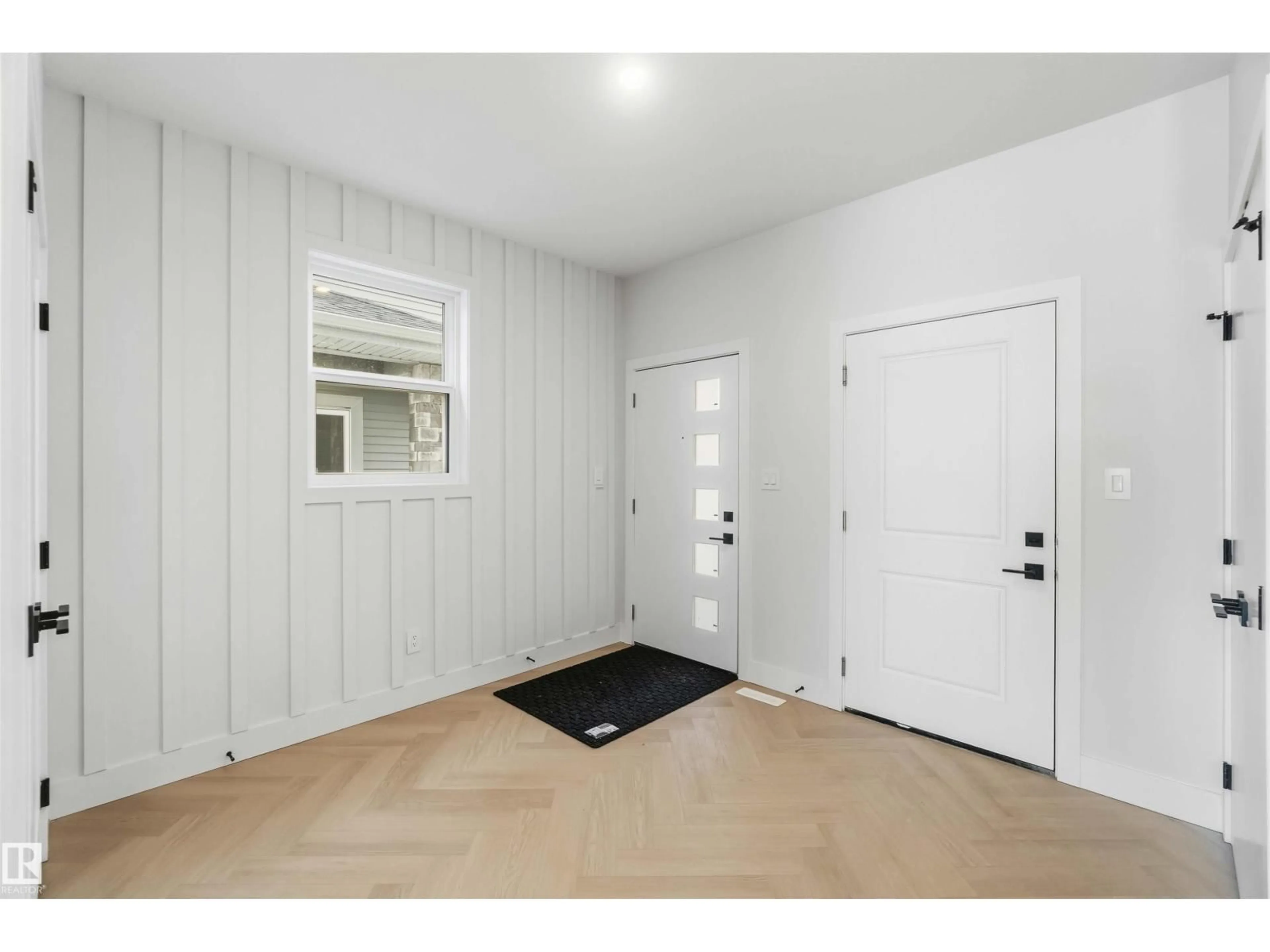 Indoor entryway for 94 ELDRIDGE POINTE, St. Albert Alberta T8N7Z9