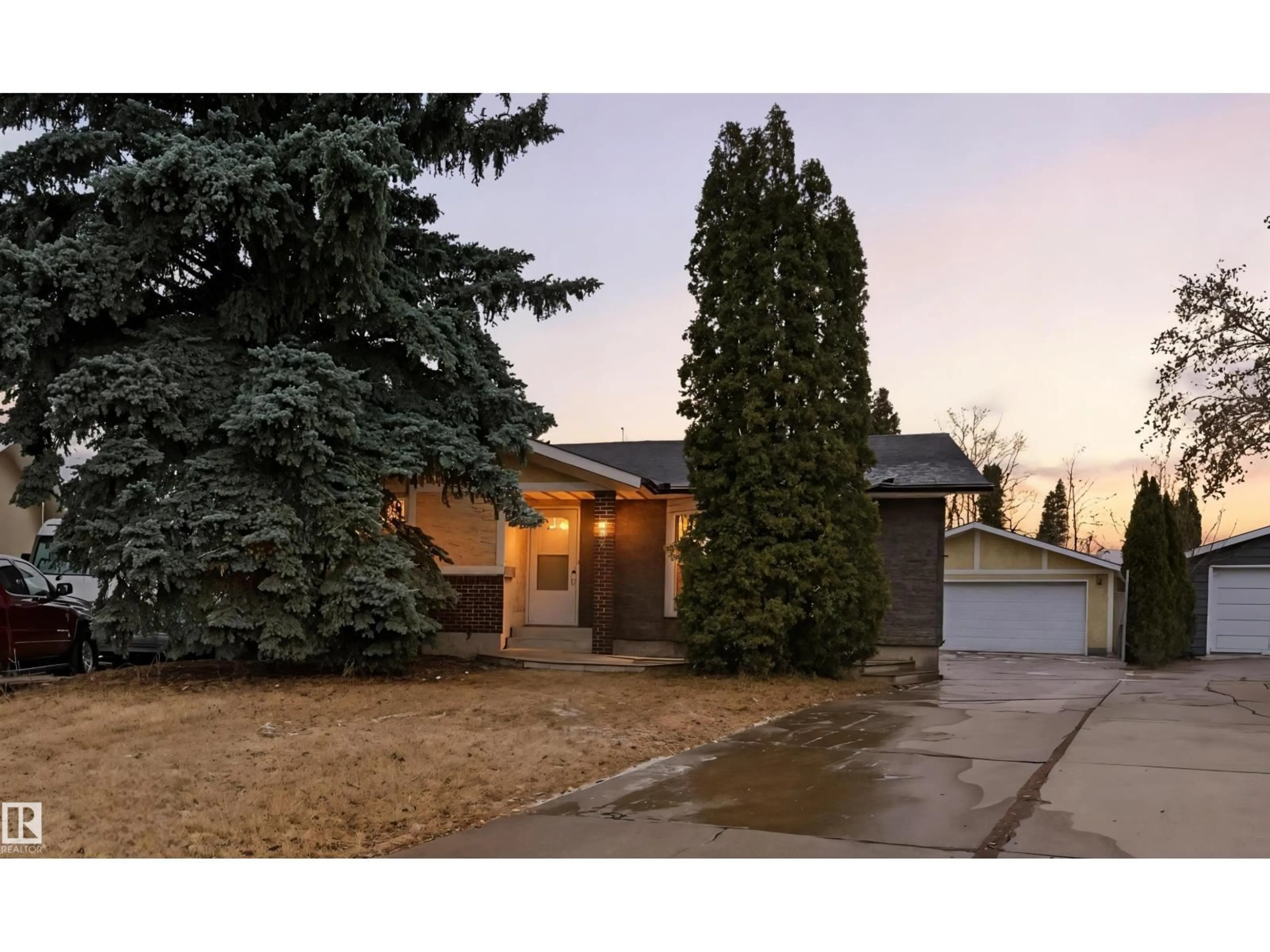 Unknown for 4240 86 ST, Edmonton Alberta T6K1C4