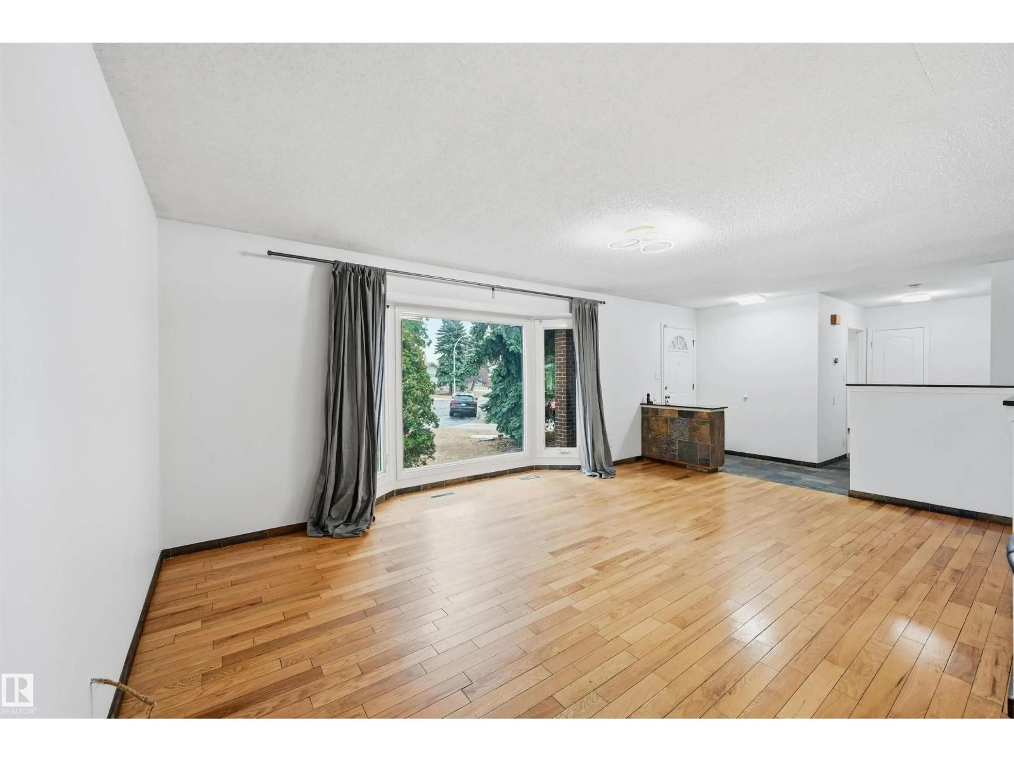 A pic of a room for 4240 86 ST, Edmonton Alberta T6K1C4