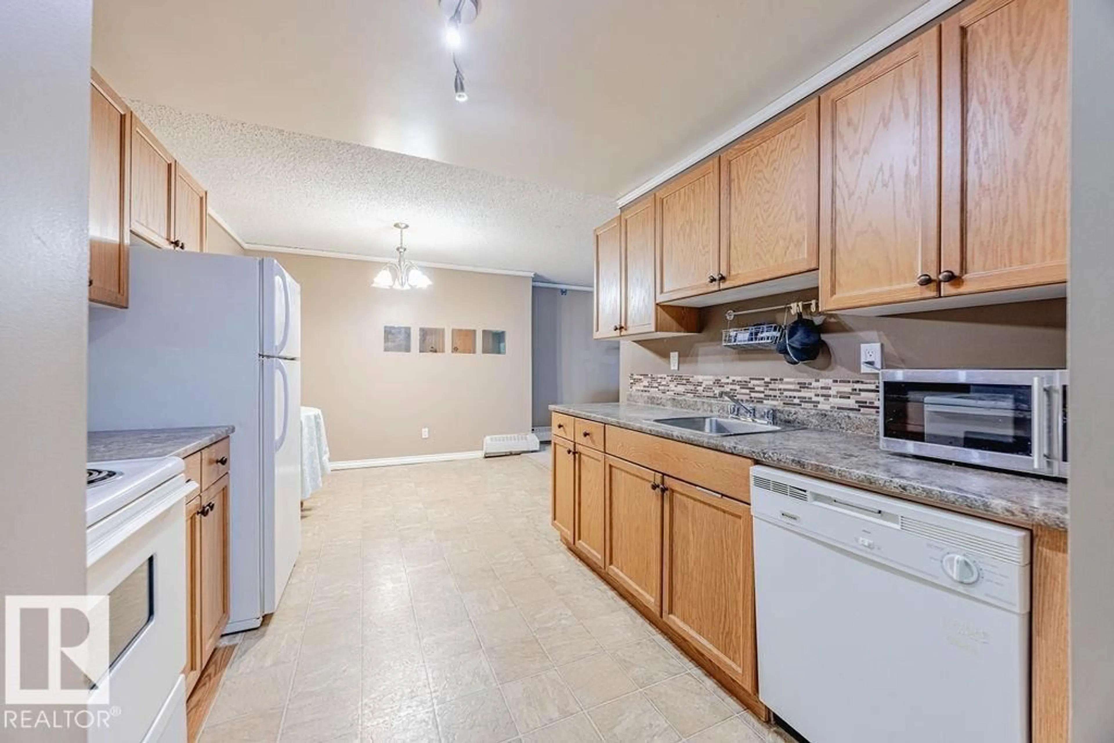 Standard kitchen, ceramic/tile floor for 10125 - 1107 109 ST NW, Edmonton Alberta T5J3P1