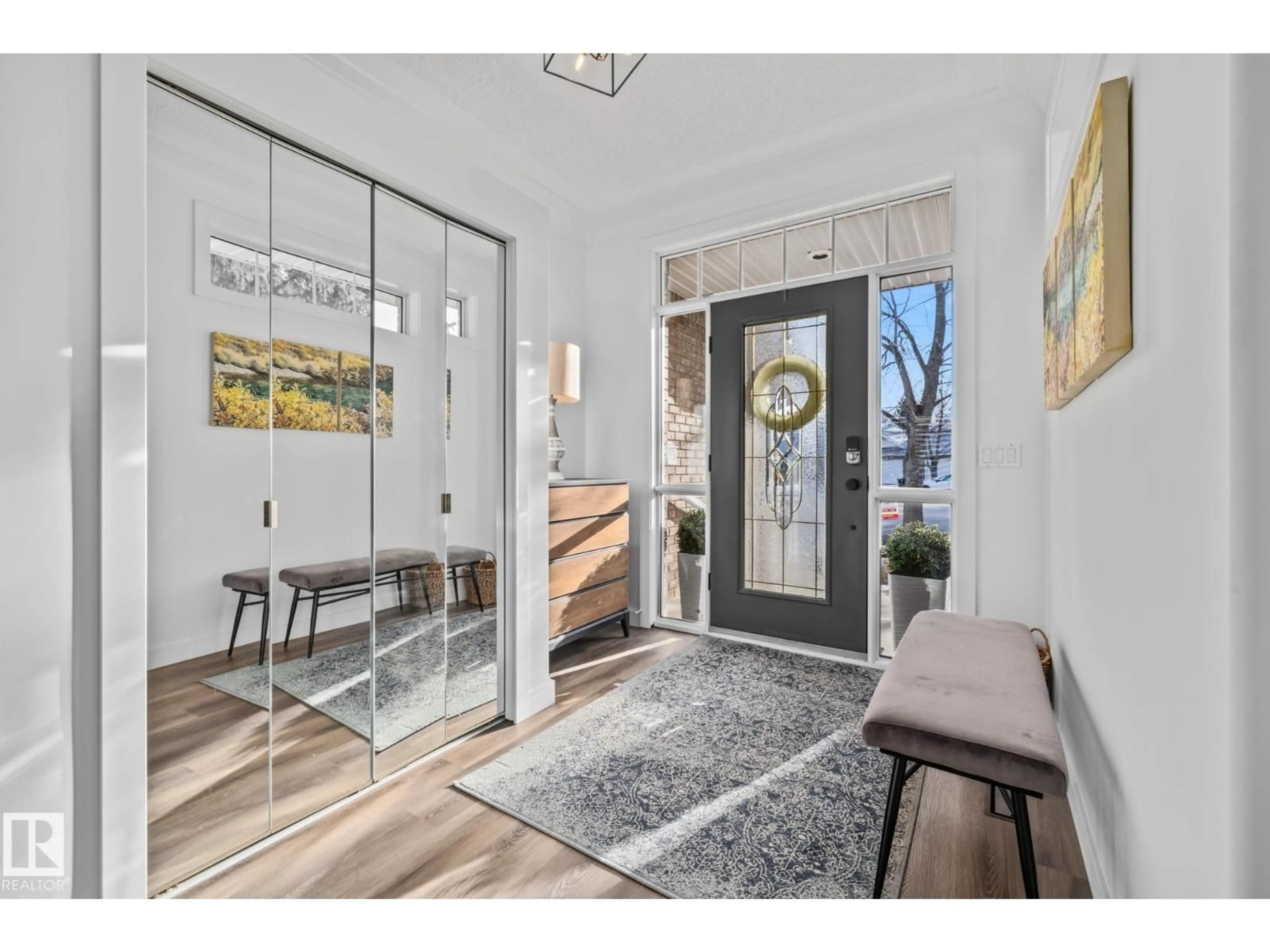 Indoor entryway for 1526 HEFFERNAN CL, Edmonton Alberta T6R2N7