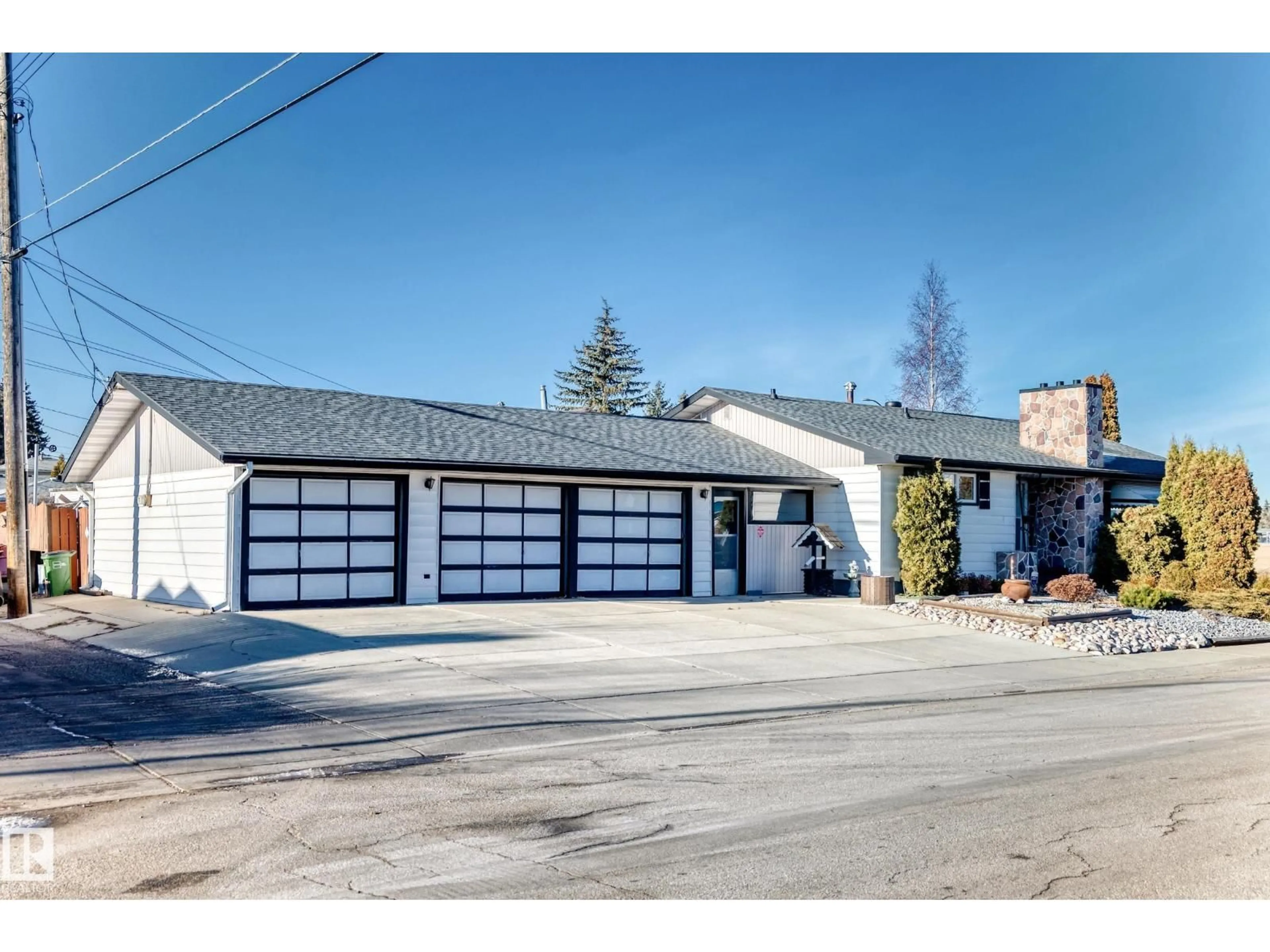 Indoor garage for NW - 13338 120 ST, Edmonton Alberta T5E5P5