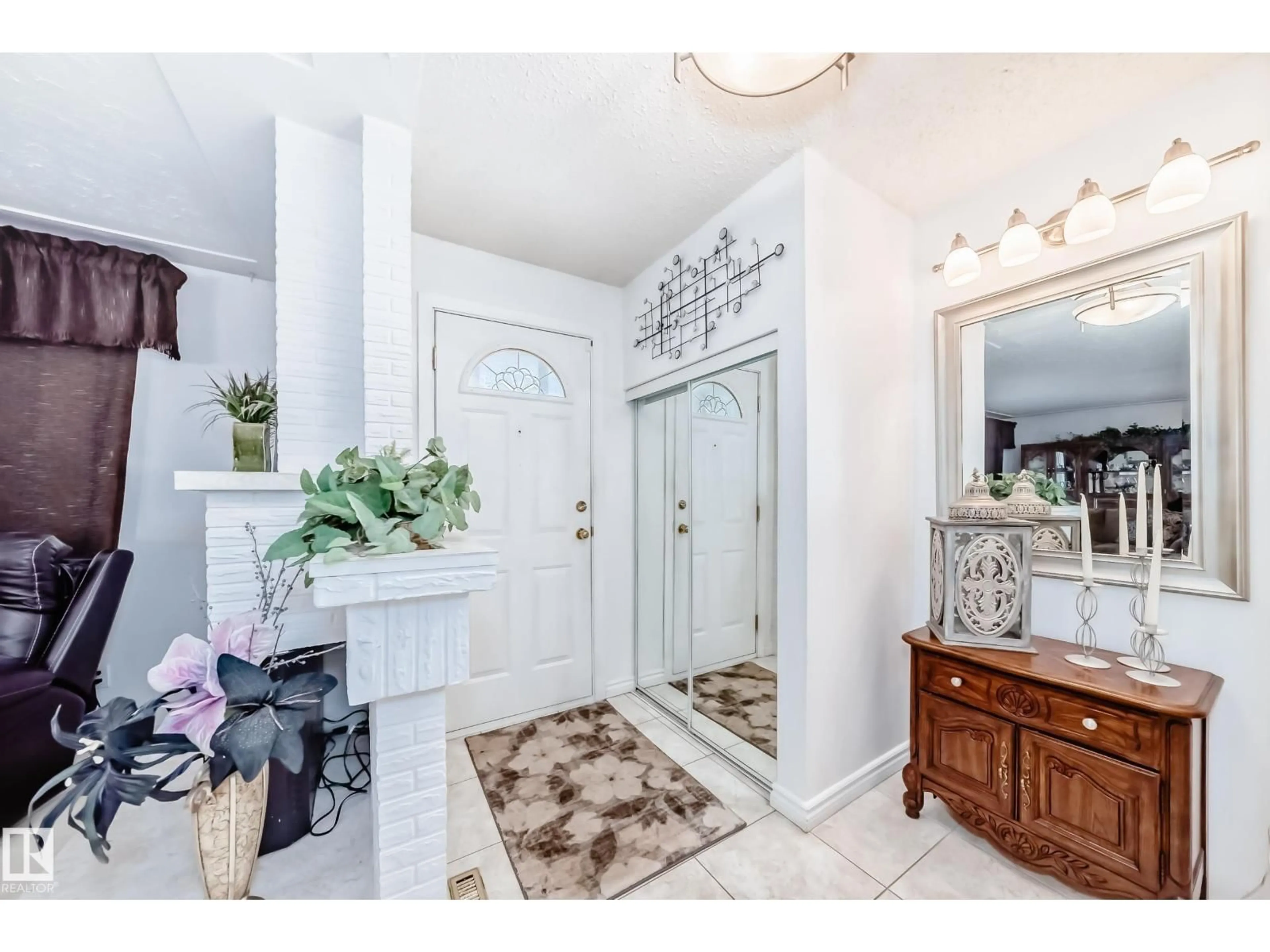 Indoor entryway for NW - 13338 120 ST, Edmonton Alberta T5E5P5