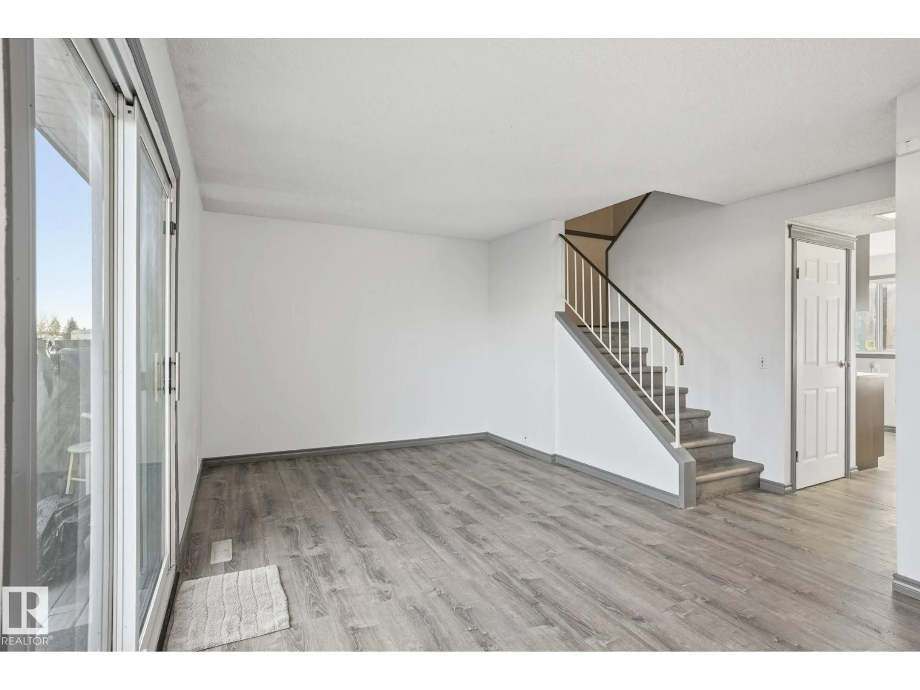 Unknown for 18024 93 AV, Edmonton Alberta T6E5P5