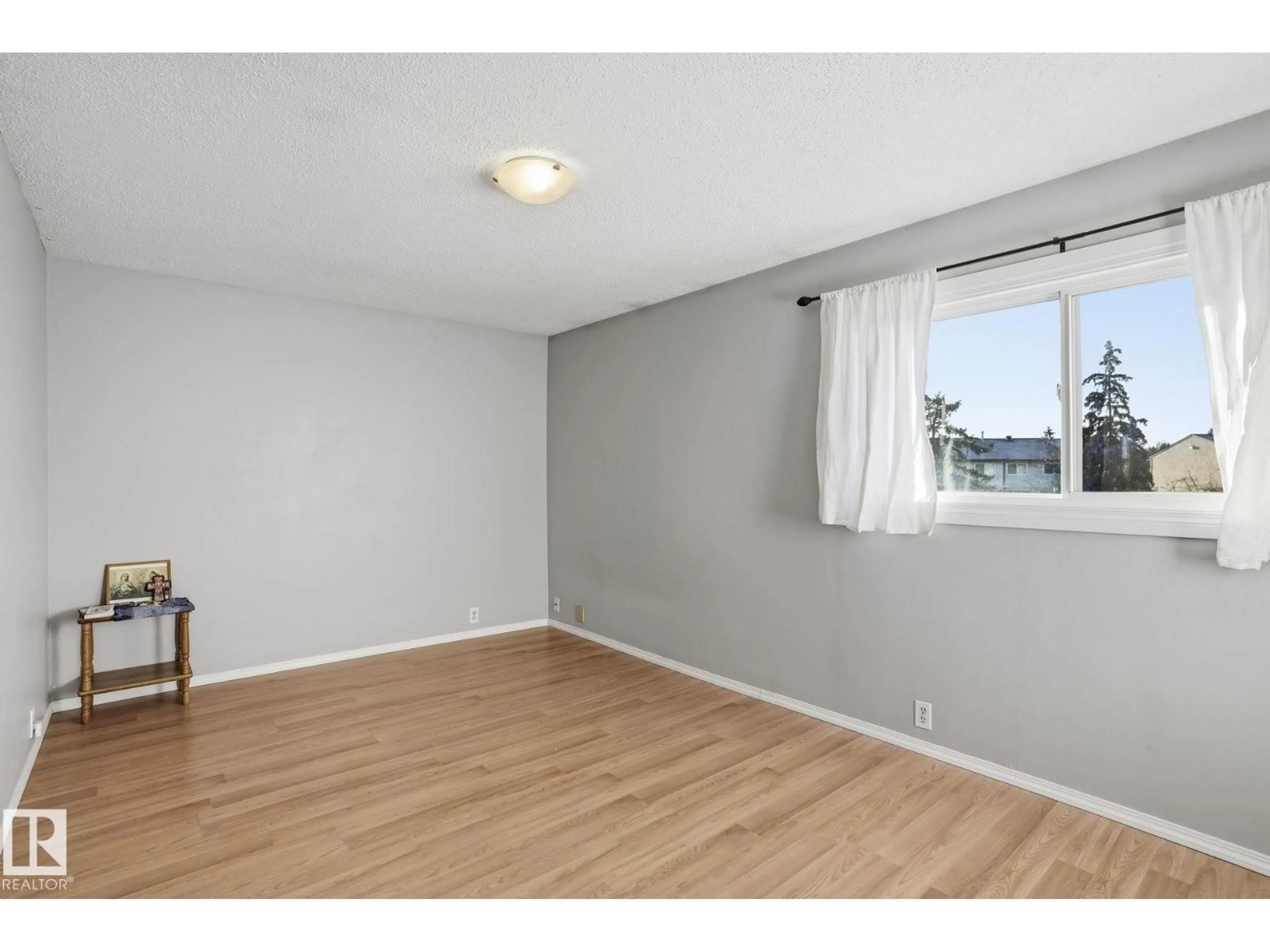 A pic of a room for 18024 93 AV, Edmonton Alberta T6E5P5