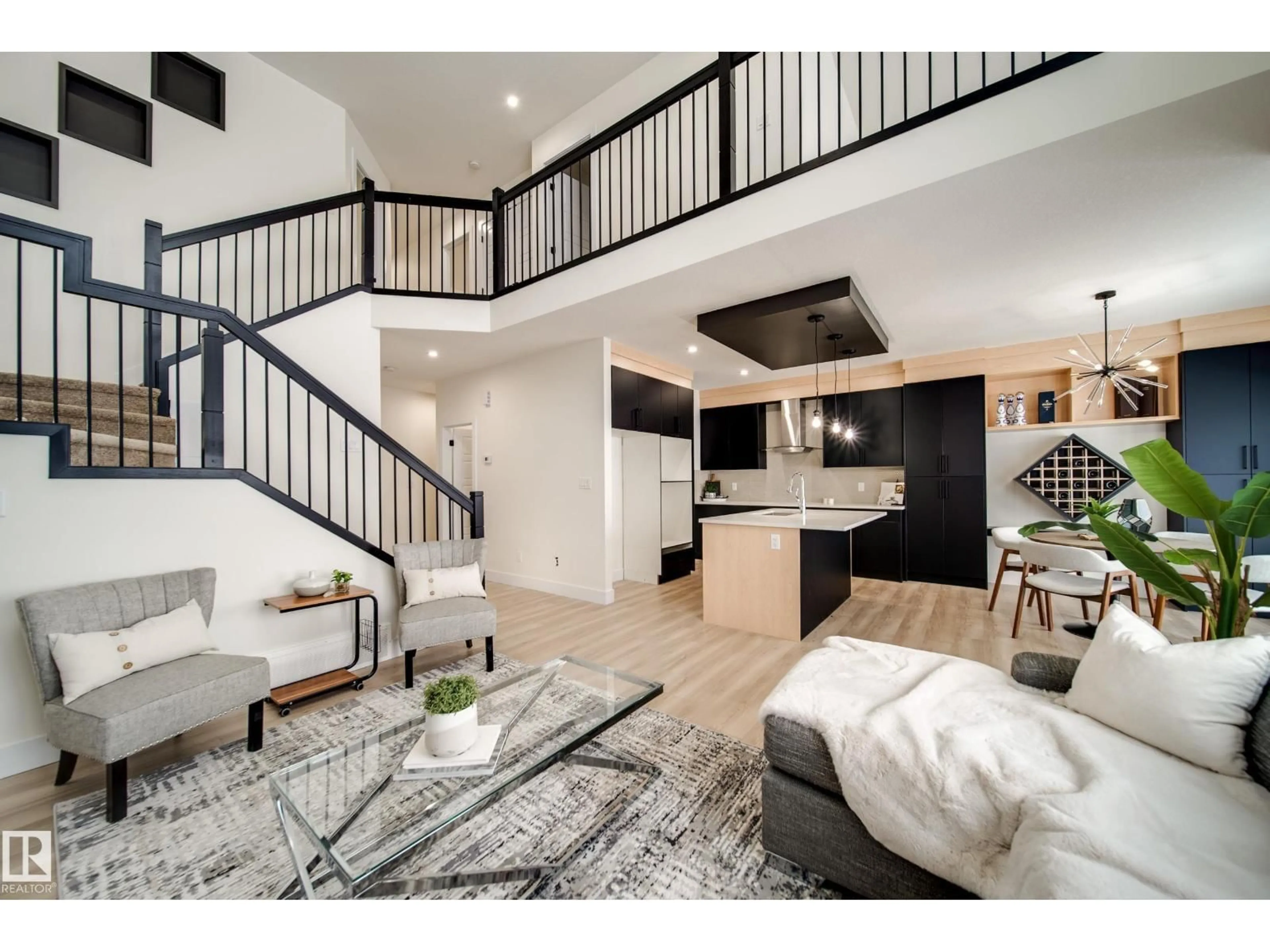 Indoor entryway for NW - 7156 177 AV, Edmonton Alberta T5Z0W9