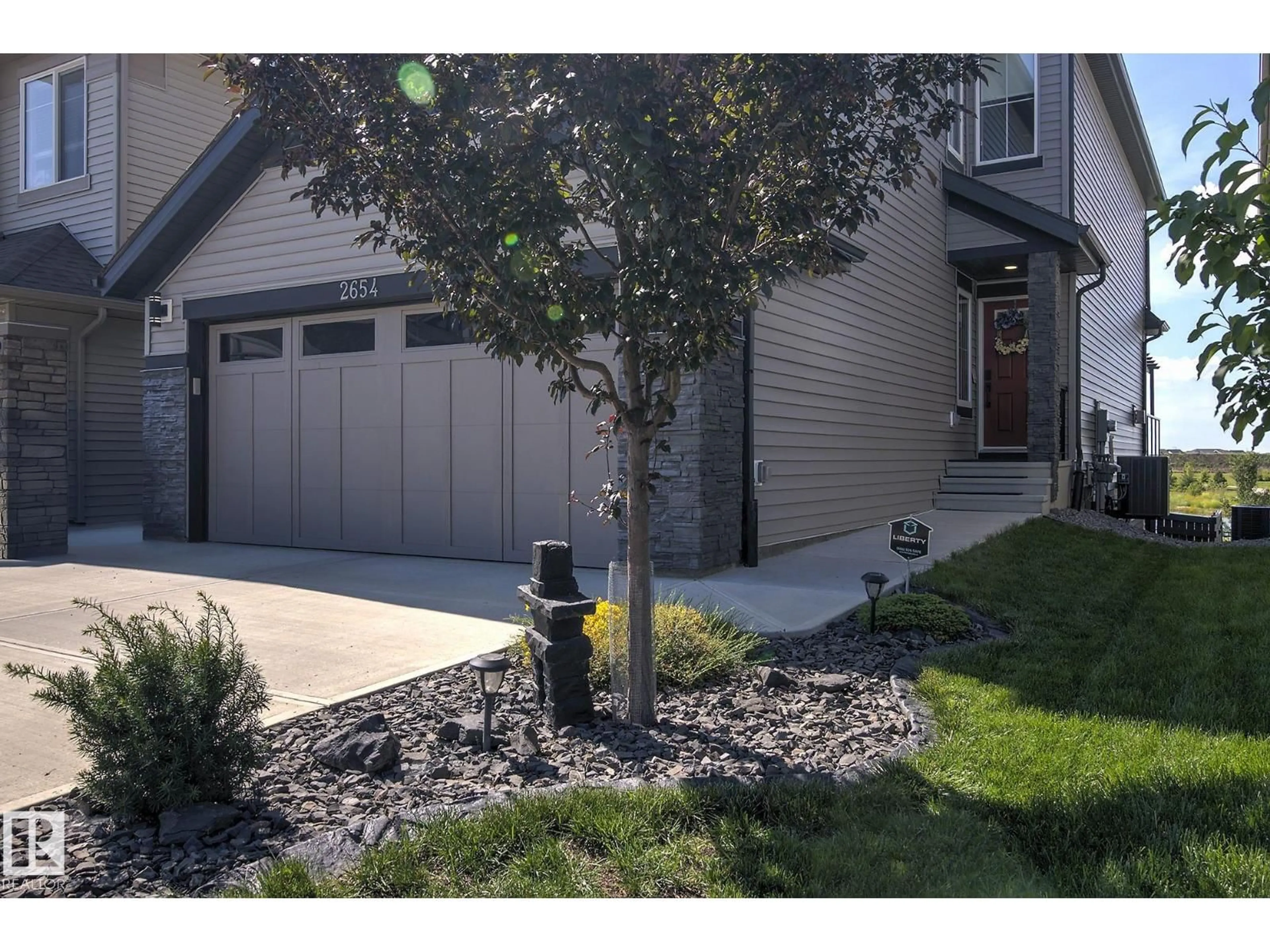 Indoor garage for 2654 DONAGHEY CR, Edmonton Alberta T6W4T1
