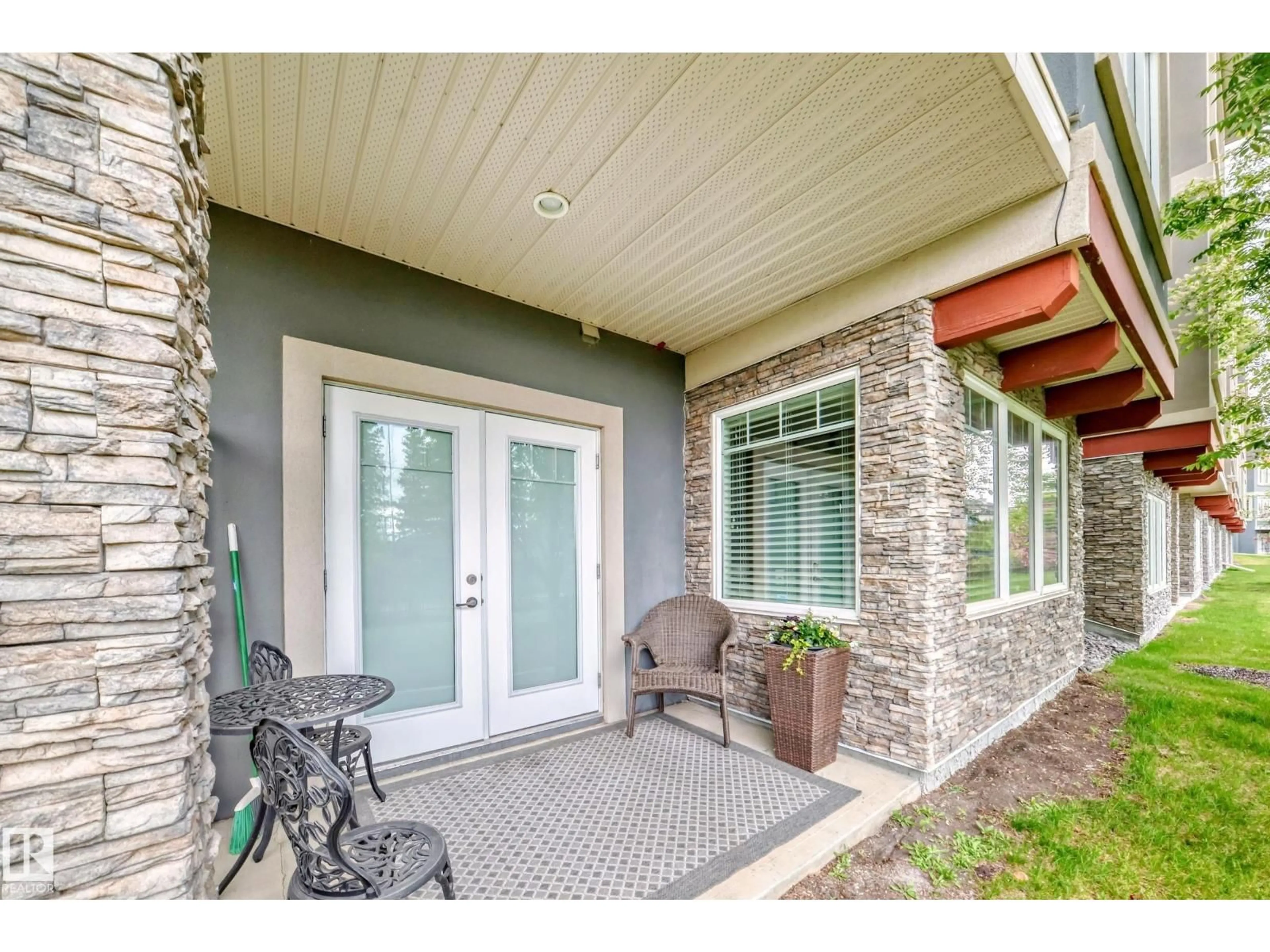 Indoor entryway for 1673 JAMES MOWATT TR, Edmonton Alberta T6W0J7