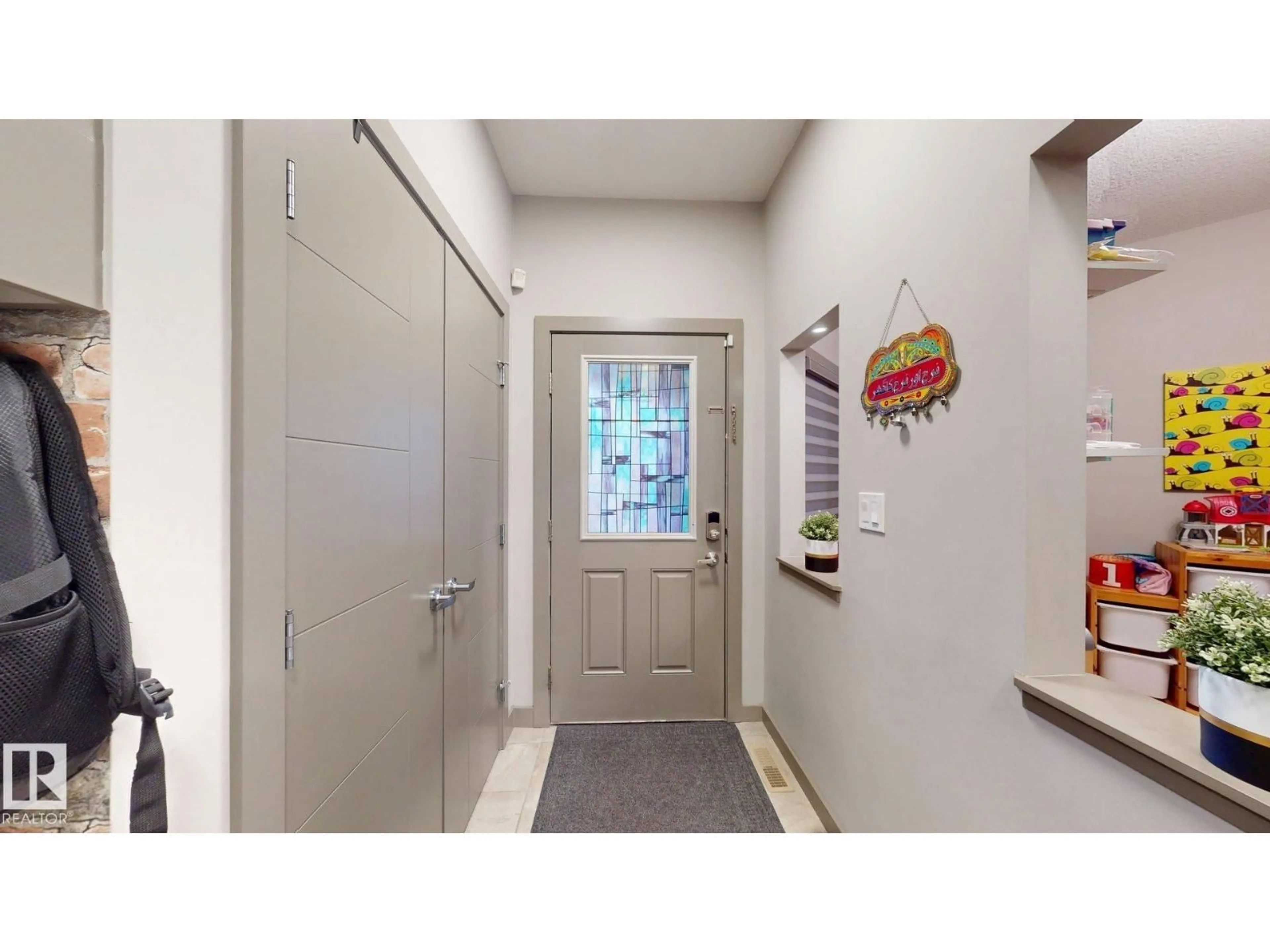 Indoor entryway for 8031 EVANS CR, Edmonton Alberta T6M0T7