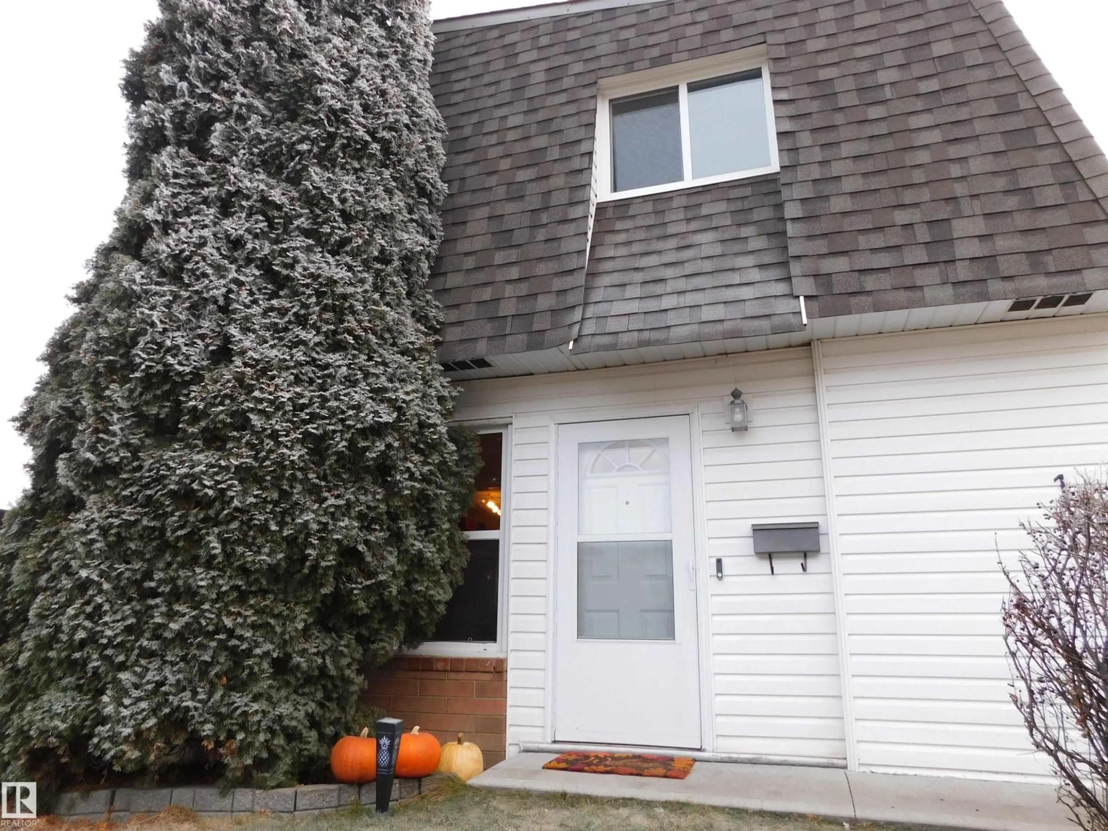 Home with vinyl exterior material, street for 104 GREENFIELD ES, St. Albert Alberta T8N2G2