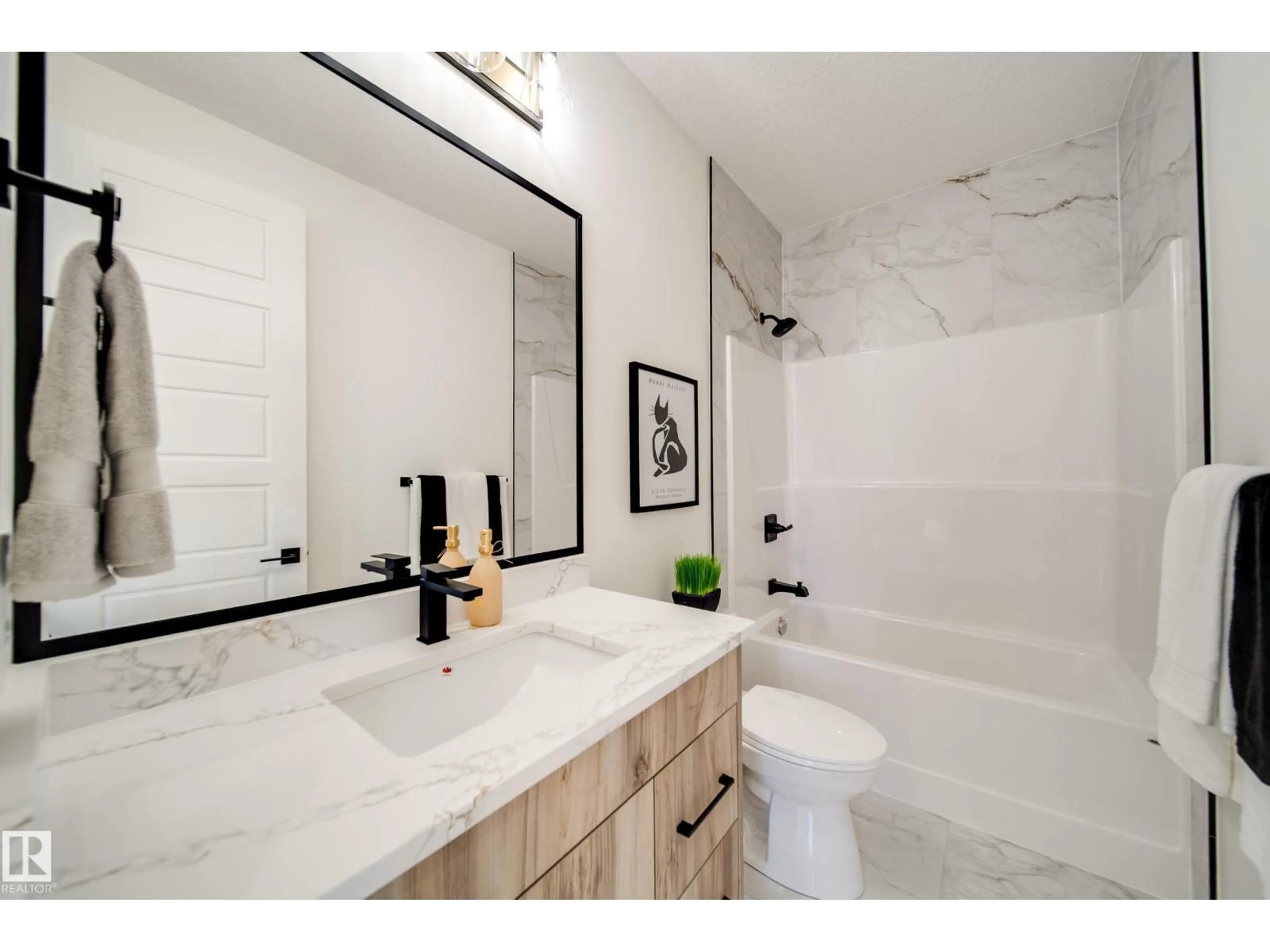 Contemporary bathroom, ceramic/tile floor for 7027 177 AV, Edmonton Alberta T5Z0W9