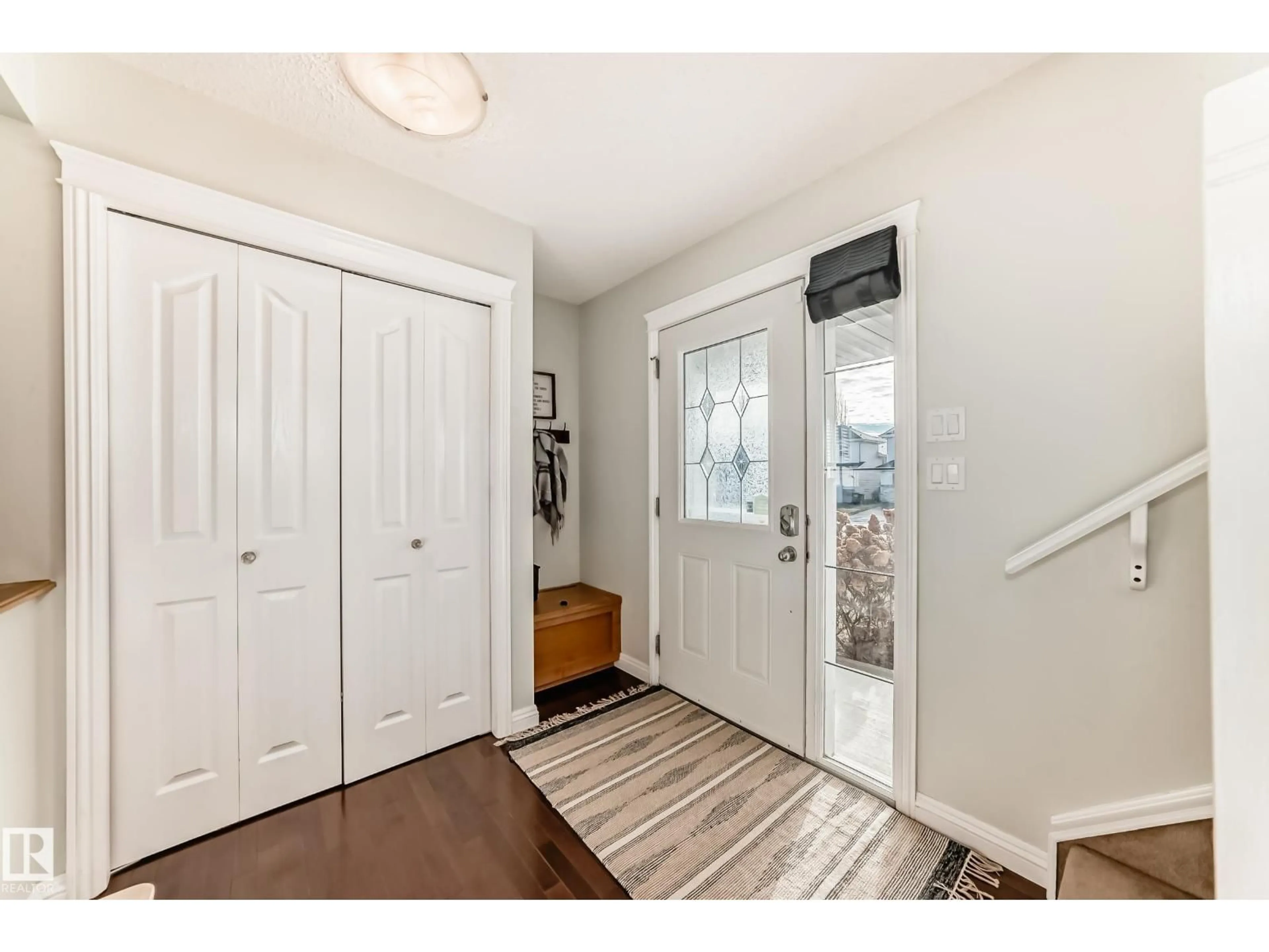 Indoor entryway for 20448 56 AV, Edmonton Alberta T6M0B8