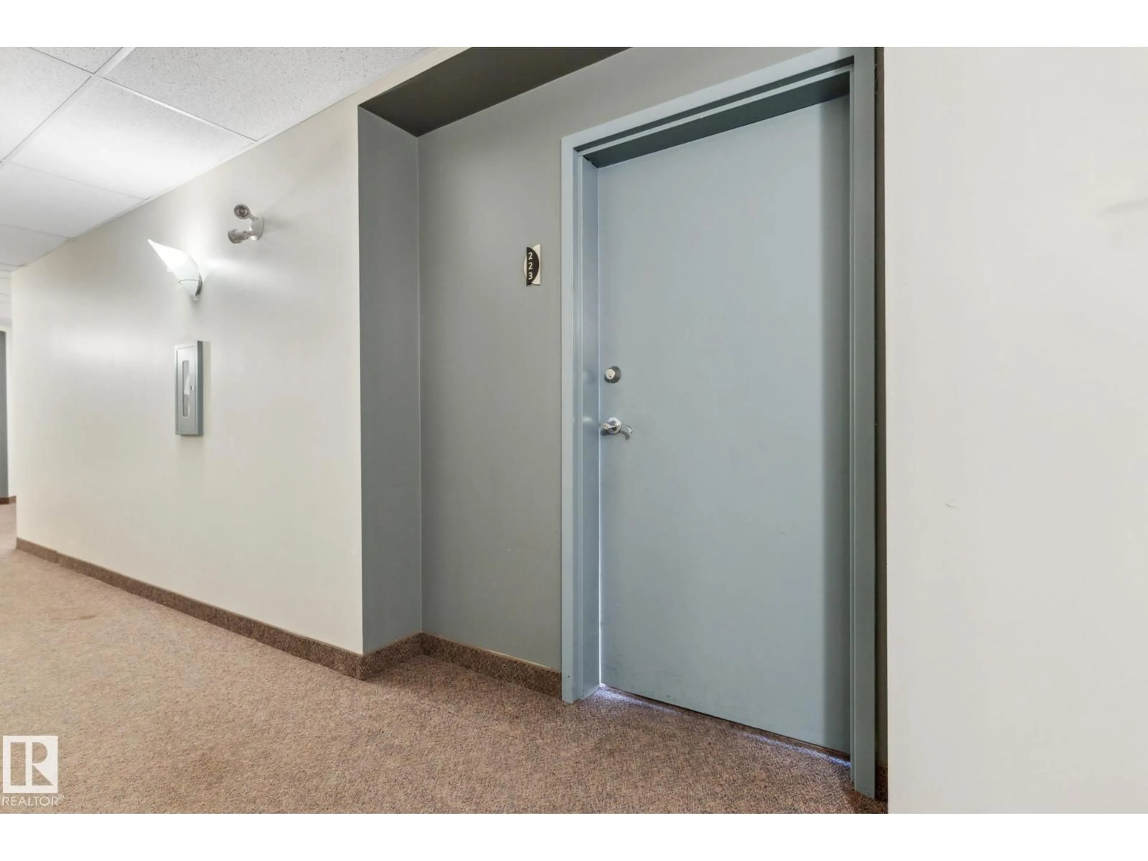 Indoor foyer for #223 - 4312 139 AV, Edmonton Alberta T5Y3J4