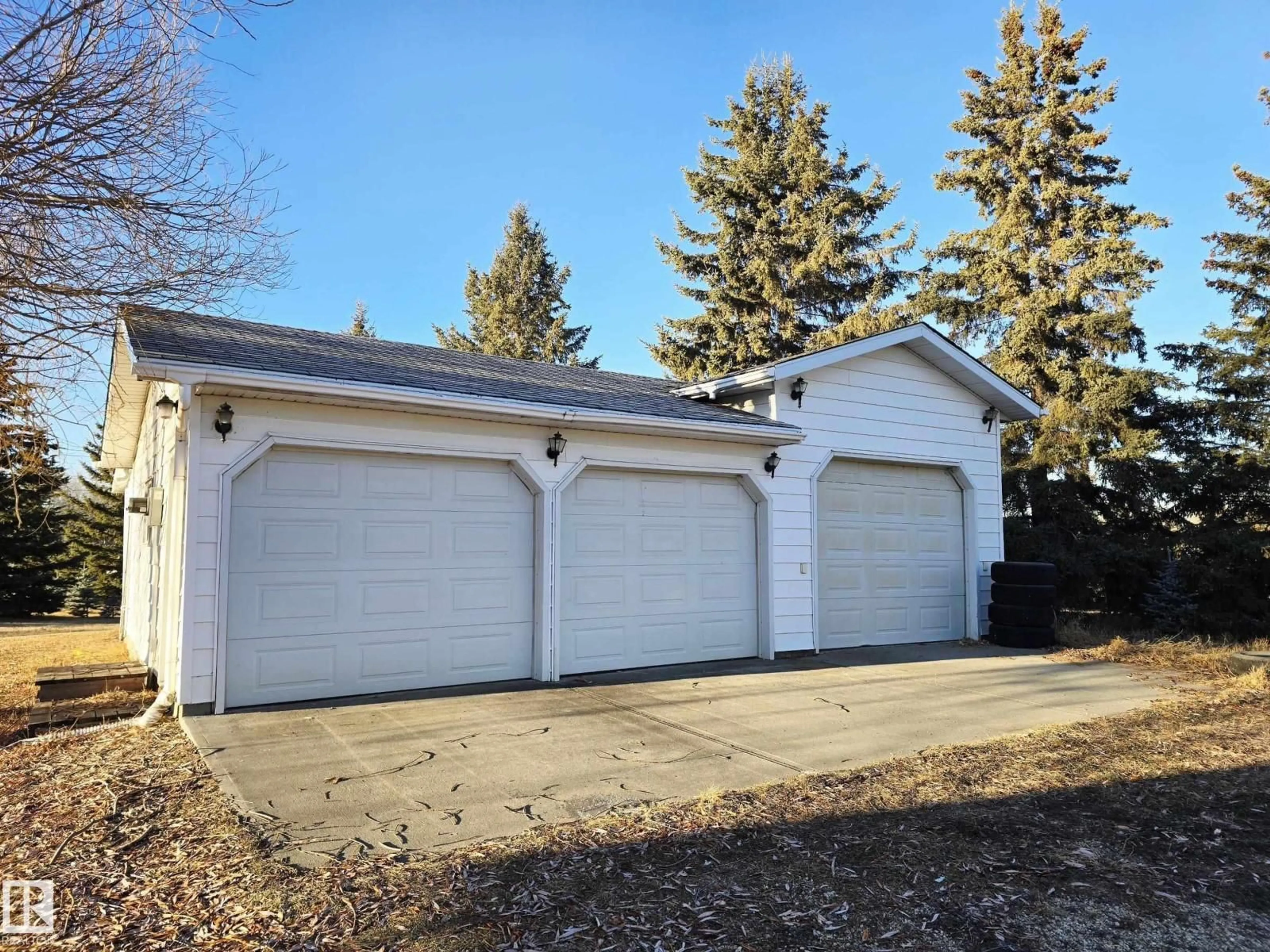 Indoor garage for 68 TWP ROAD 544 ROAD, Rural Sturgeon County Alberta T8R2B5