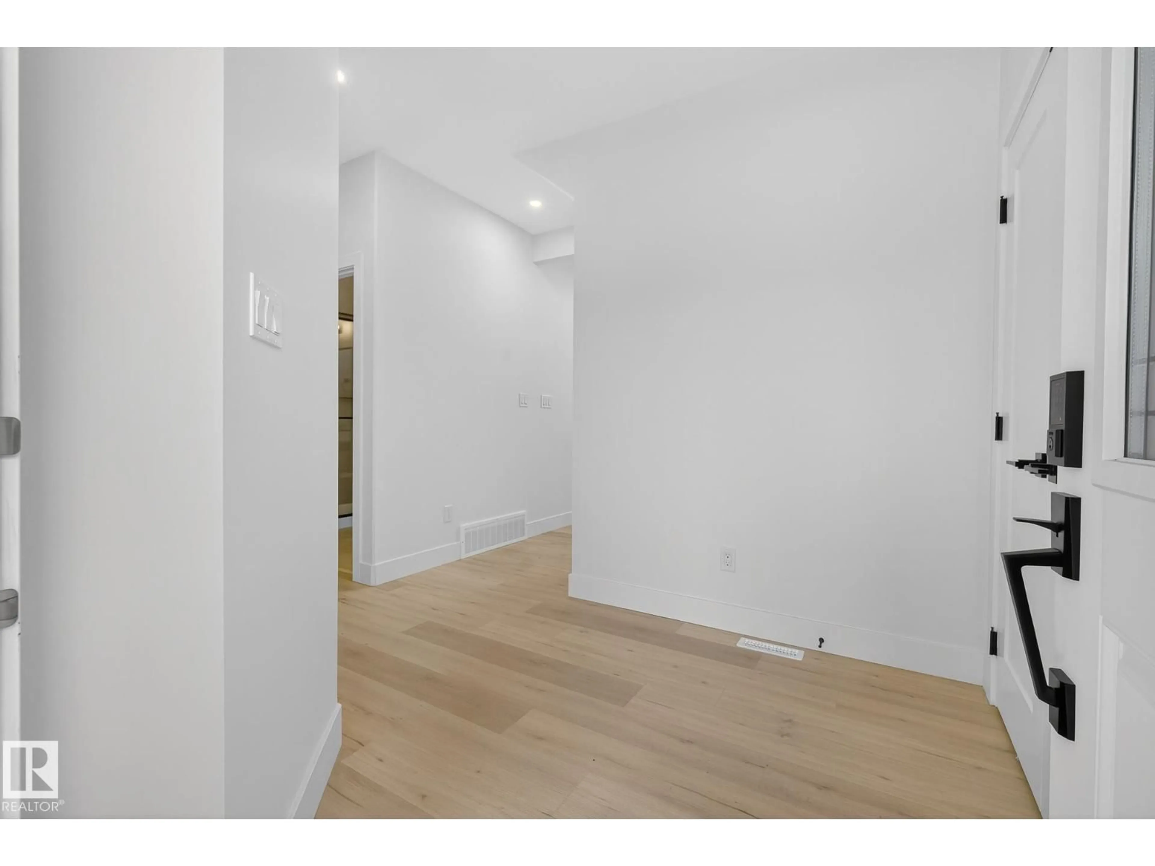 Unknown for 3306 CHICKADEE DR, Edmonton Alberta T5S0V5