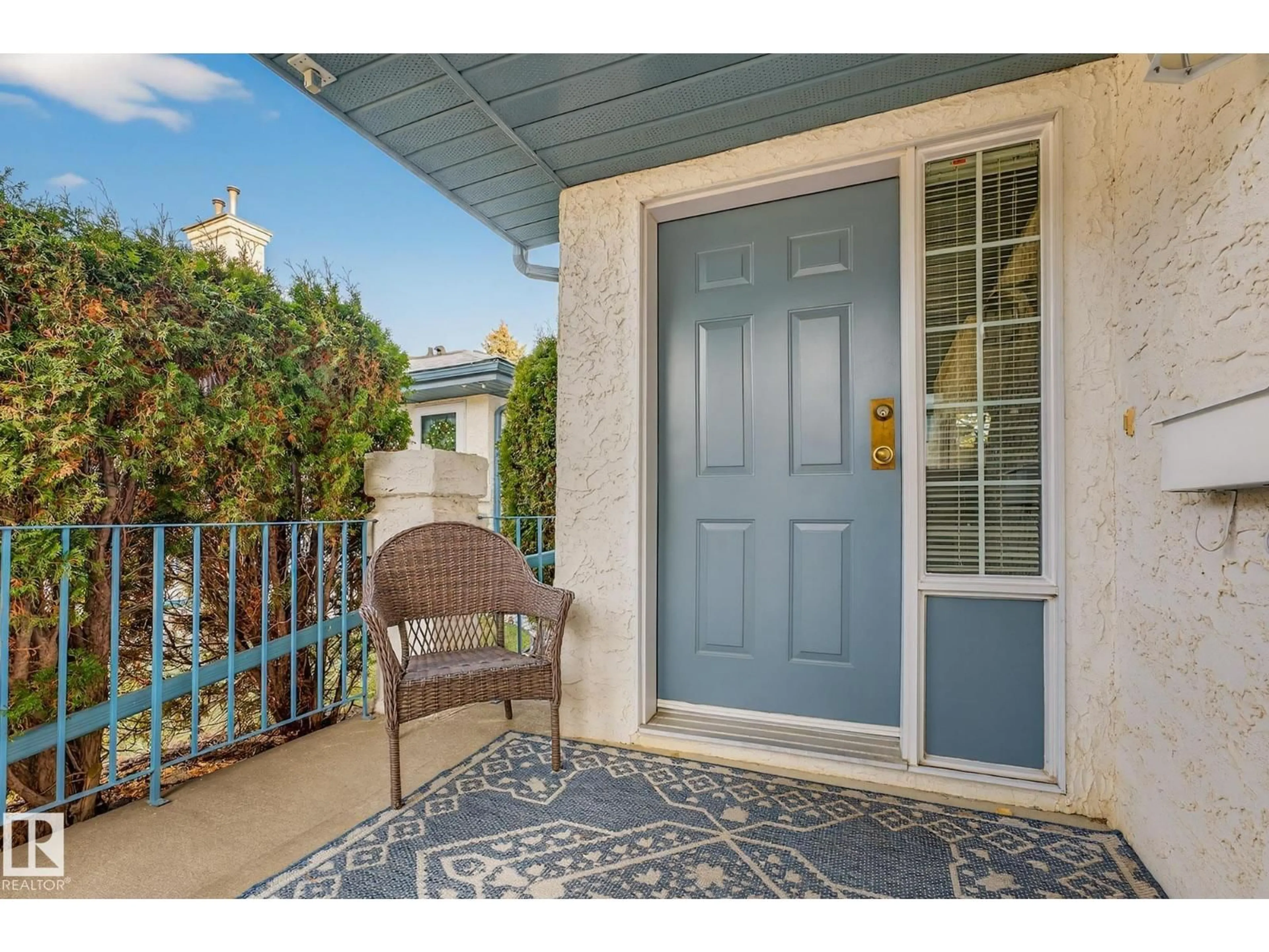 Indoor entryway for 154 OEMING RD, Edmonton Alberta T6R2G5