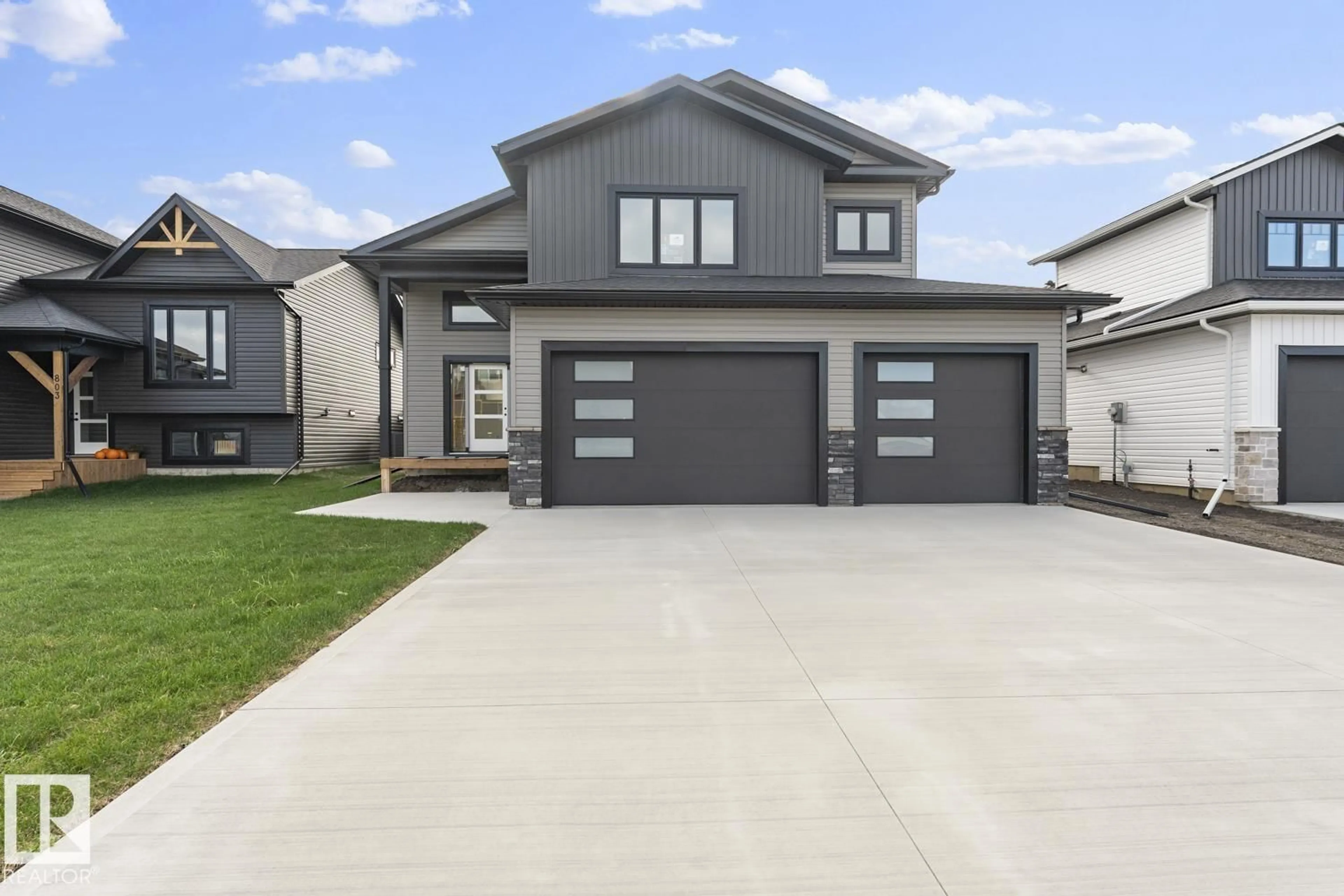 Home with vinyl exterior material, street for 1434 WILDRYE CR, Cold Lake Alberta T9M0K6