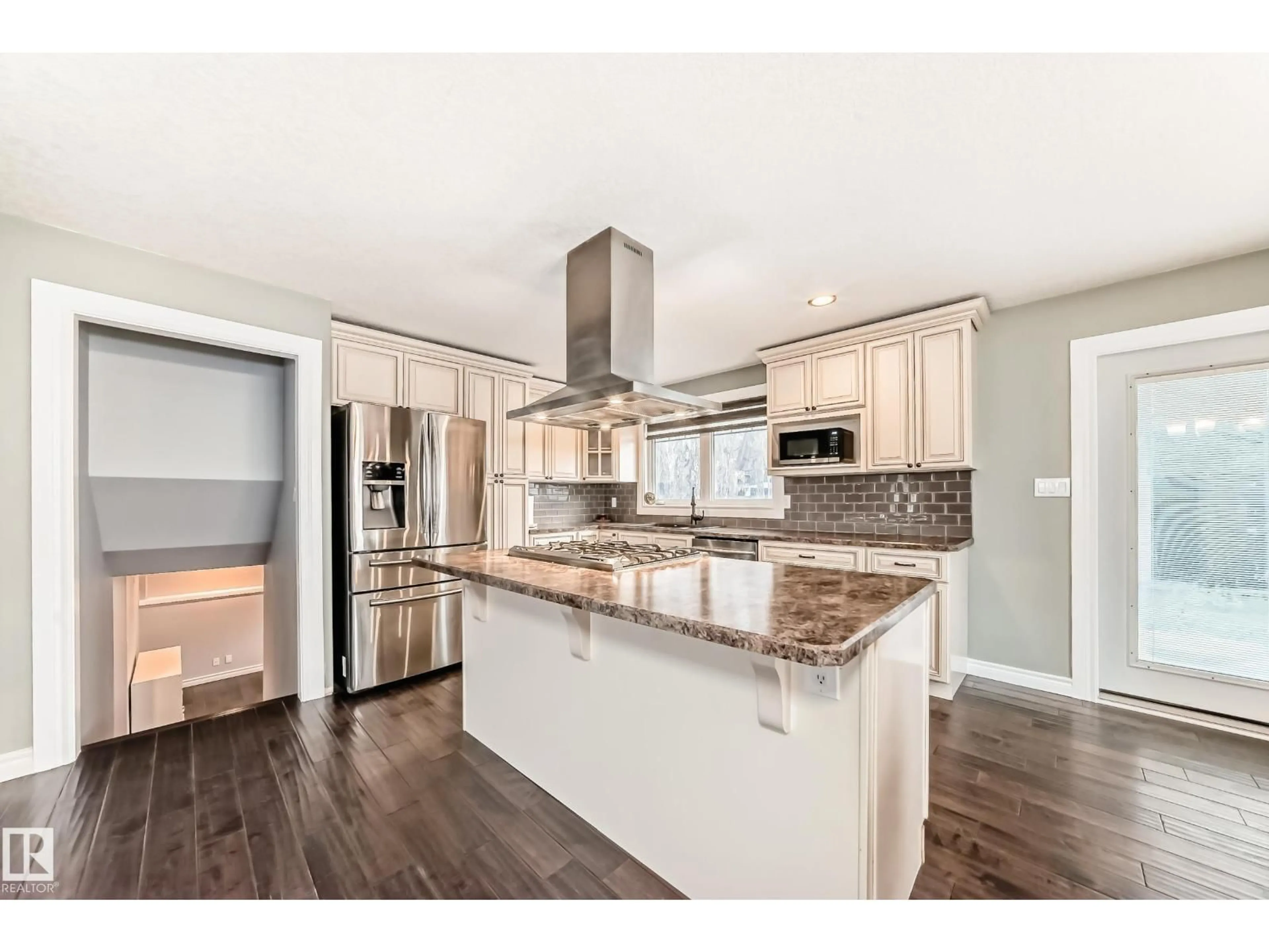Open concept kitchen, unknown for 28 UMBACH RD, Stony Plain Alberta T7Z1E9