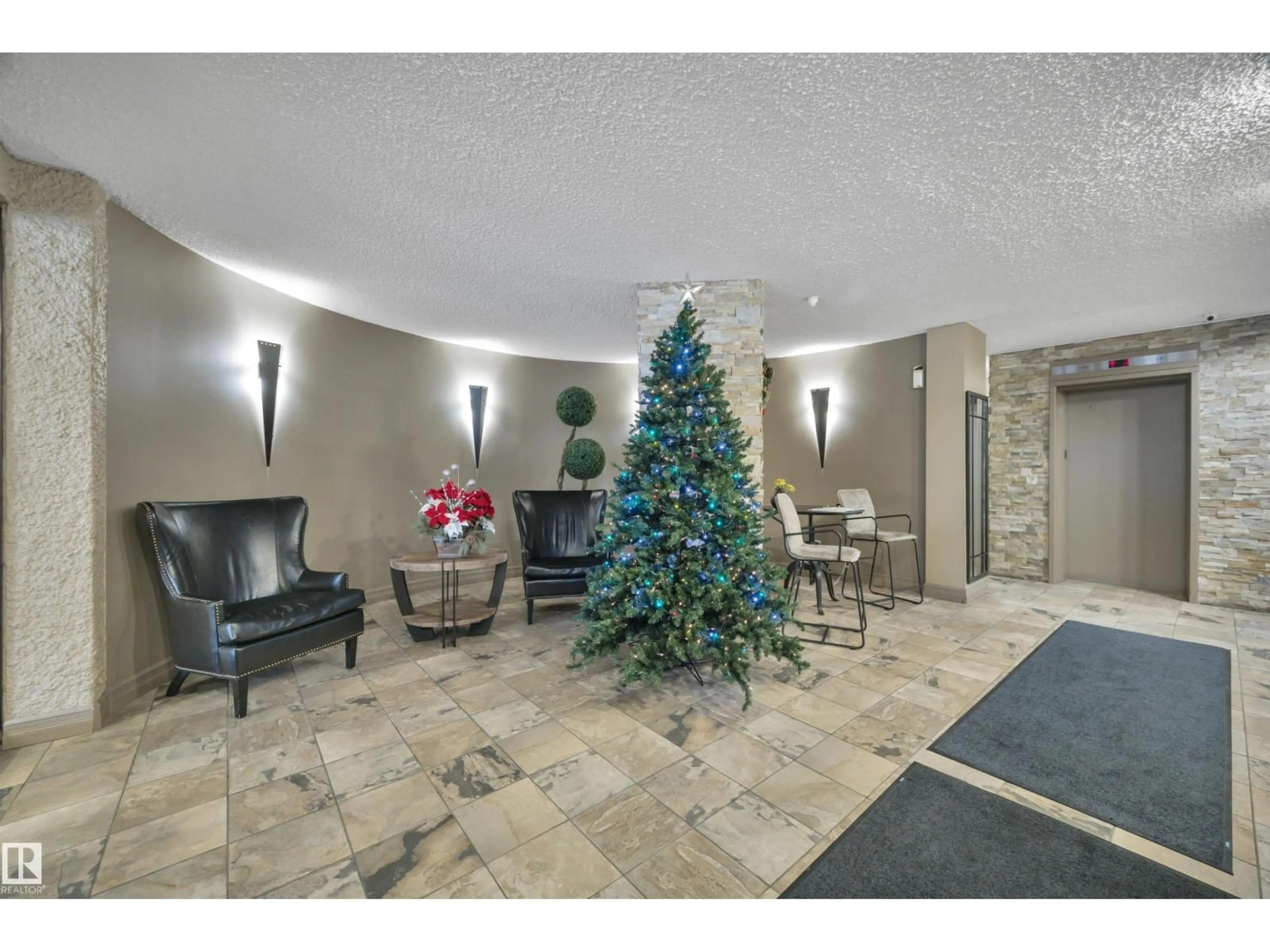 Lobby for 506 - 10045 117 ST, Edmonton Alberta T5K1W8